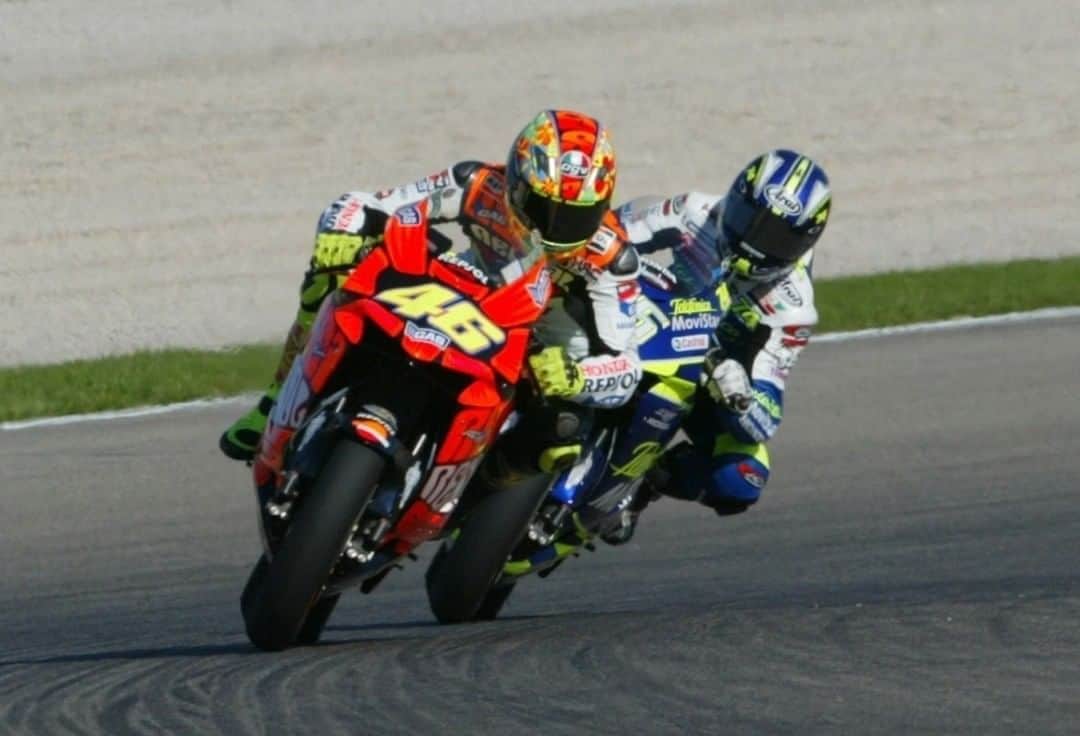 MotoGPさんのインスタグラム写真 - (MotoGPInstagram)「#OnThisDay at the 2003 #ValenciaGP @valeyellow46 took his last win on a Honda! 🏆 #MotoGP 🏁 #VR46 #Motorcycle #Racing #Motorsport」11月2日 16時00分 - motogp