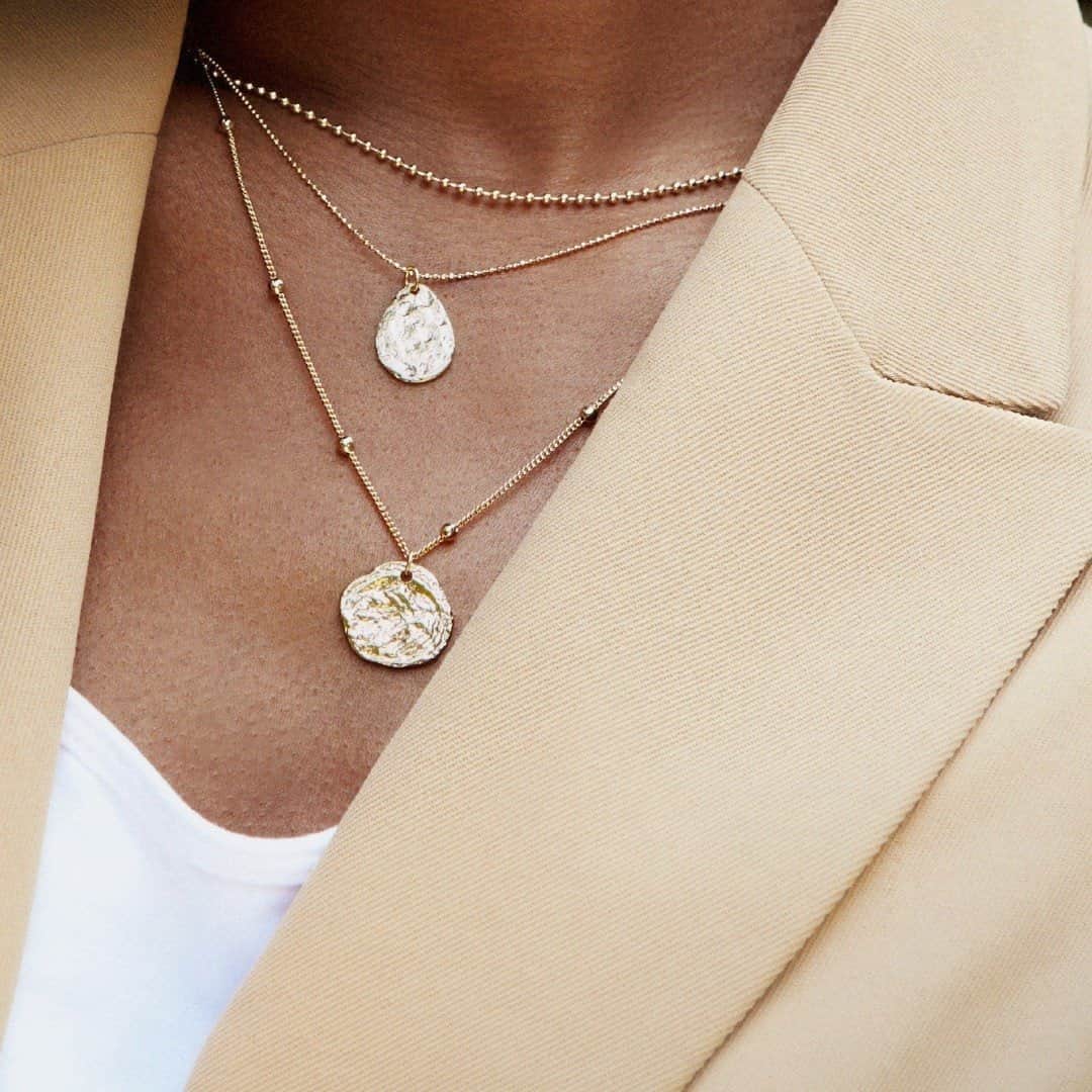 アクセサライズのインスタグラム：「Cool & conscious ♻️ Did you know we have a recycled metals range made from recycled zinc, which comes from post-consumer used materials.​ Cool, huh! Tap the link in our bio to shop the collection  #Accessorize」