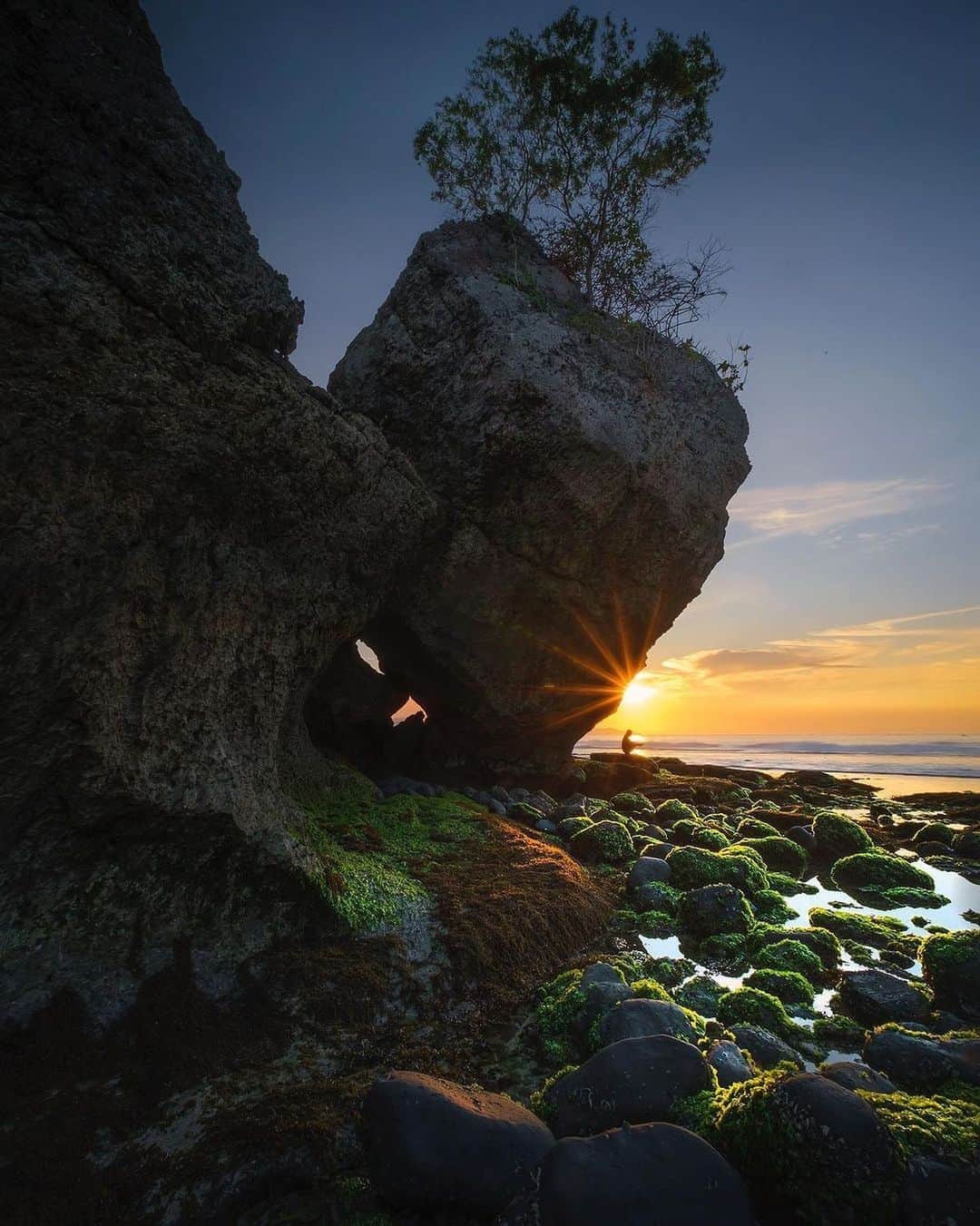 FUJIFILM INDONESIAさんのインスタグラム写真 - (FUJIFILM INDONESIAInstagram)「Lensa wide Fujinon XF10-24mm F4 R OIS memang menjadi primadona bagi para fotografer lanskap termasuk @maspeot. Dengan lensa ini, seluruh bidang di frame bisa masuk dengan sempurna sesuai komposisi yang diinginkan.  Captured by @maspeot using FUJIFILM X-T3 Lens Fujinon XF10-24mm F4 R OIS   #XT3_id #XF1024mm #GoFUJIFILM #fujifilm_id」11月2日 16時14分 - fujifilm_id
