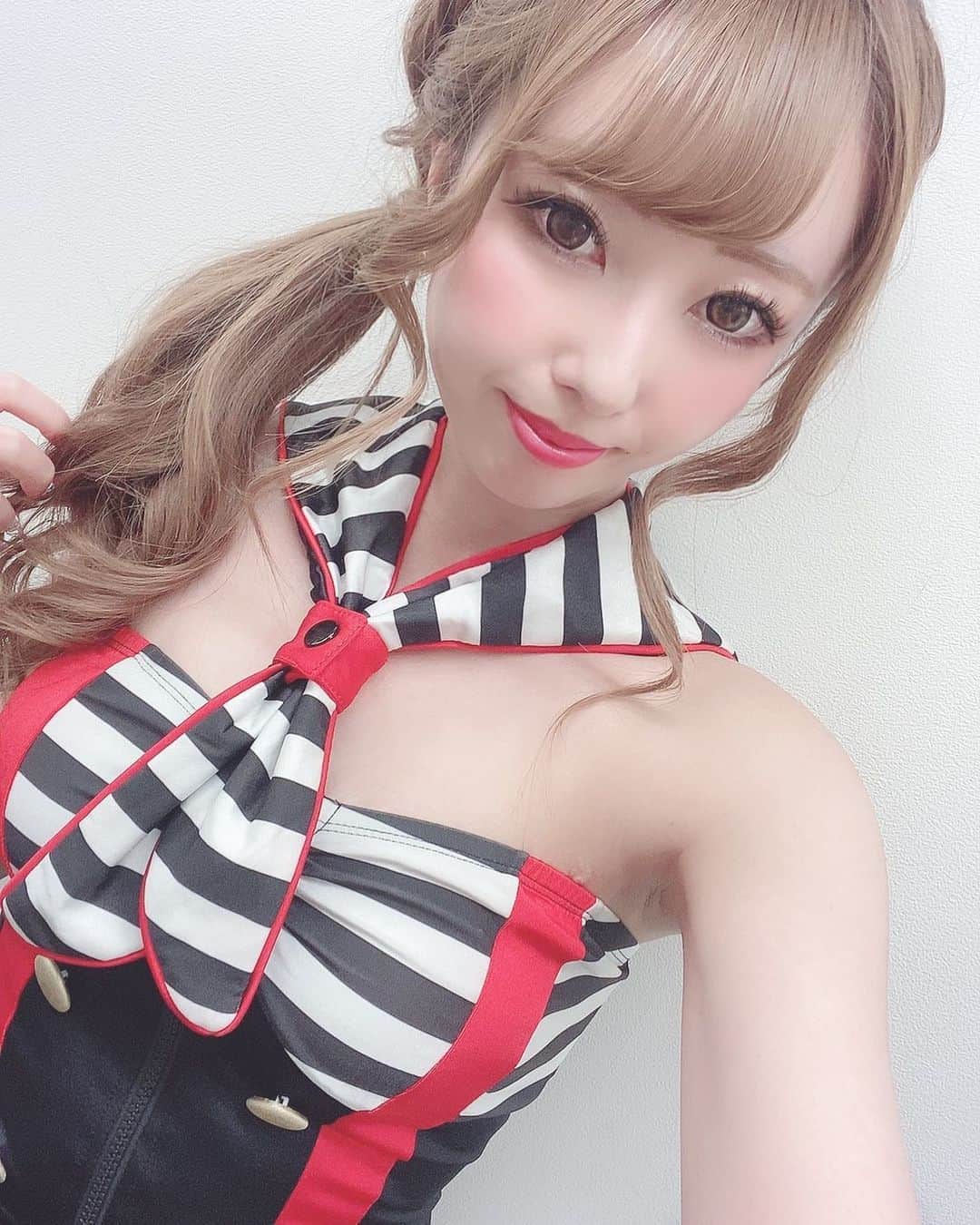 ゆんのインスタグラム：「🎃 . ハロウィンイベント最終日はマリン？海系のなんかになりましたー！！！🚢 . #ガーデン #ガーデン川崎 #川崎 #横浜 #新宿 #歌舞伎町#六本木 #銀座 #名古屋 #ミナミ #北新地 #神奈川 #すすきの #キャバクラ #キャバ嬢 #ガールズバー #シャンパン  #水商売 #夜職 #キャバ嬢メイク #キャバ嬢ヘアメイク #キャバドレス #ドレス #いいね返し #キャバ子ちゃんには騙されない #キャバ子ちゃん #ポケパラ #ポケパラ関東 #ハロウィンコスプレ #ハロウィン」