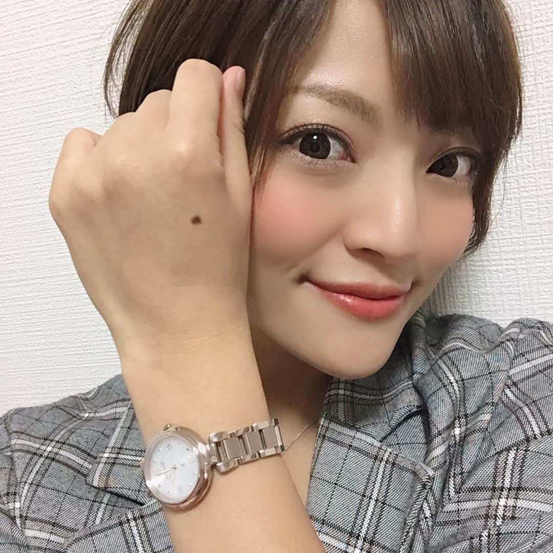 きのせひかるのインスタグラム：「大人の嗜み💖シチズンの腕時計⌚︎  先日、誕生日を迎え またひとつ歳を重ねました〜♫  たくさんのお祝いメッセージ ありがとうございます💌  この時計に見合う女性になれるよう 31才、駆け抜けますっ❣️  *☼*―――――*☼*―――――  #時計 #腕時計 #腕時計コーデ  #シチズン #クロスシー #シチズンクロスシー  #ピンクゴールド #サクラピンク #マイシチズン #ラボグロウンダイヤモンド #mizucollection  #セットアップ #チェックジャケット #ショートカット #30代 #30代ファッション #30代コーデ  #31歳 #北川景子 #自撮り  #citizen #citizenwatch #citizenxc #xc #sakurapink #pinkgold #watch #japanesegirl #birthdaypresent #31yearsold」