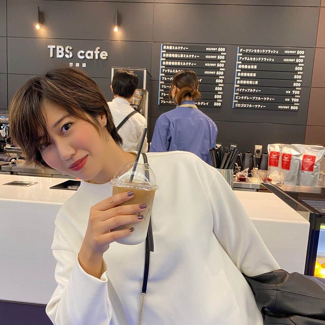 のインスタグラム：「TBS cafeにて☕︎  久々に入ったけど、噂通り感染対策しっかり🤔 1階カフェのお茶とフルーツティーはおすすめ✨  ちなみに今日は、娘ちゃんはキズナシッター @kidsna.official を利用して数時間預けてます👶 サービスをうまく使いながら、スケジュールを組んでみたり。そんなのも最近は楽しくなってきました！！笑  #tbs #tbscafe #赤坂 #赤坂サカス #赤坂カフェ #kidsnasitter #ママコーデ #新米ママ #令和元年ベビー」
