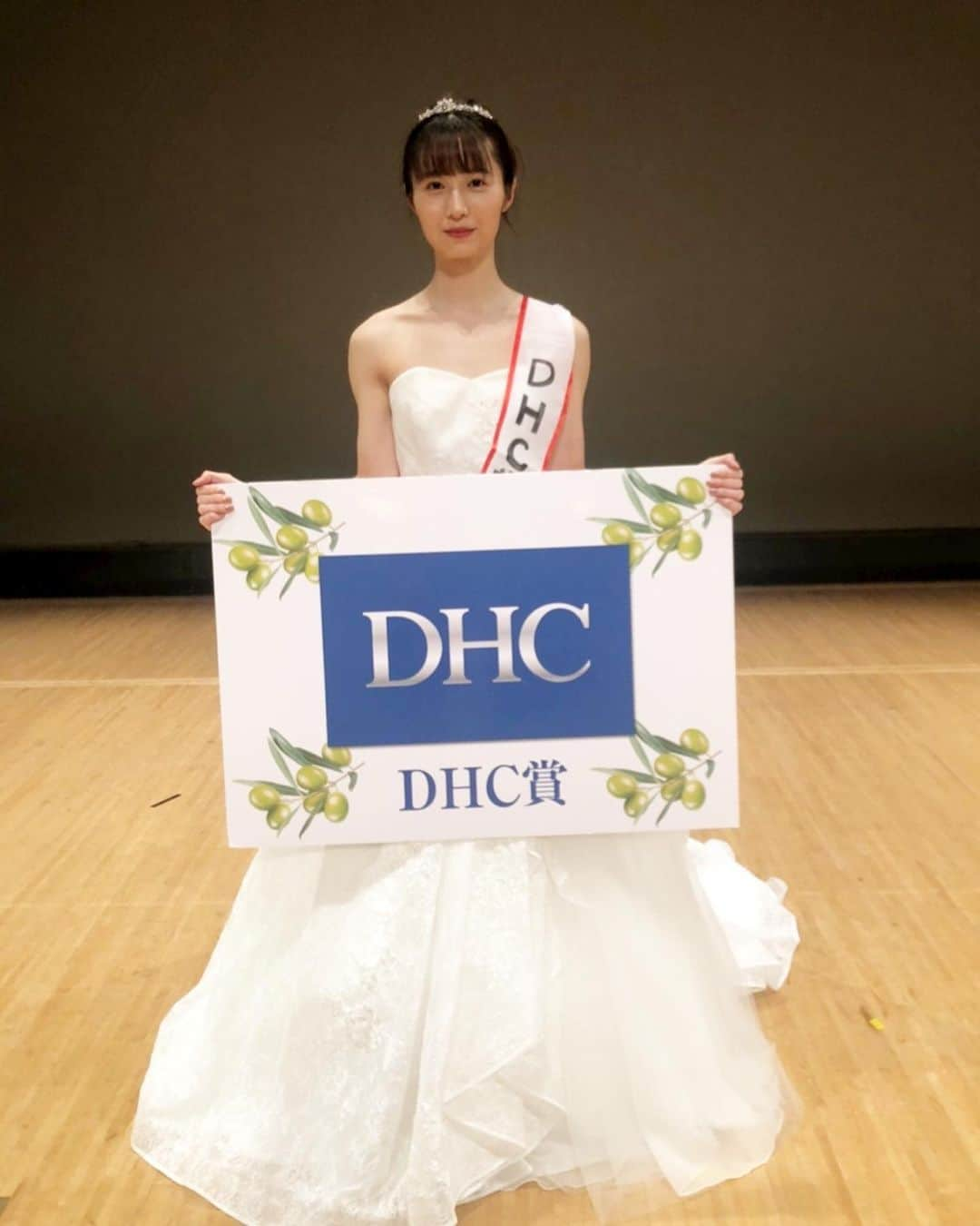 澤田侑里のインスタグラム：「11月1日  ＊DHC賞 ＊KOSE賞 ＊トリコネ賞  をいただきました！グランプリ、準グランプリにはなれませんでしたが、ここからまだまだ精進し、夢に向かって頑張ります  文だけではうまく伝えられませんが、応援してくださった方、本当にありがとうございました！私があなたの人生に登場できたことをとても嬉しく思います。大好きです。  これからについては後ほどお伝えできればと思います。 #ミスコン #ミスコンファイナリスト」