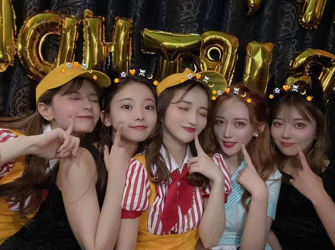 南りほのインスタグラム：「カウントダウンは、大好きな2人も合流してみんながお祝いしてくれました🥰♥️ めちゃくちゃ楽しかったなぁ🎃😈🧡 #happyhalloween」