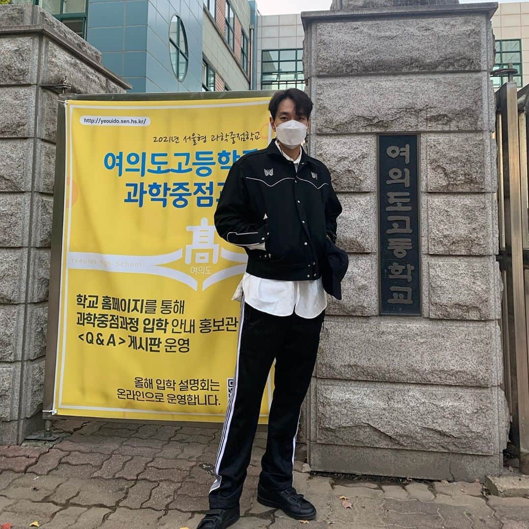 イ・ギュハンのインスタグラム：「얼마만인가....#모교」