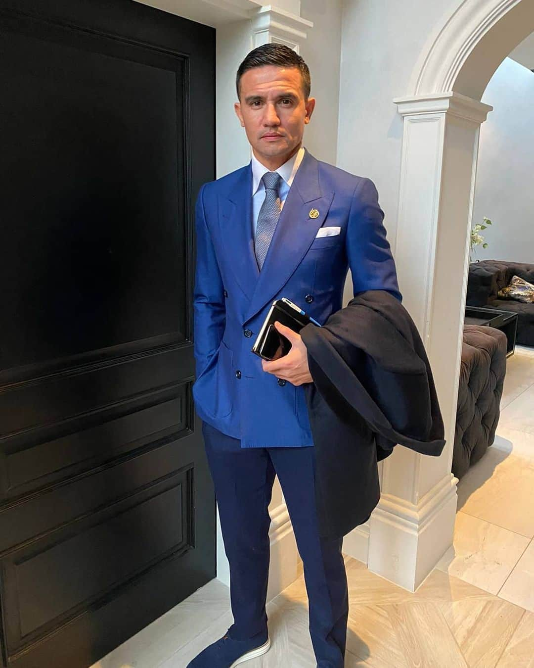 ティム・ケーヒルさんのインスタグラム写真 - (ティム・ケーヒルInstagram)「READY 👔⚽📚📚📚📺」11月2日 17時17分 - tim_cahill