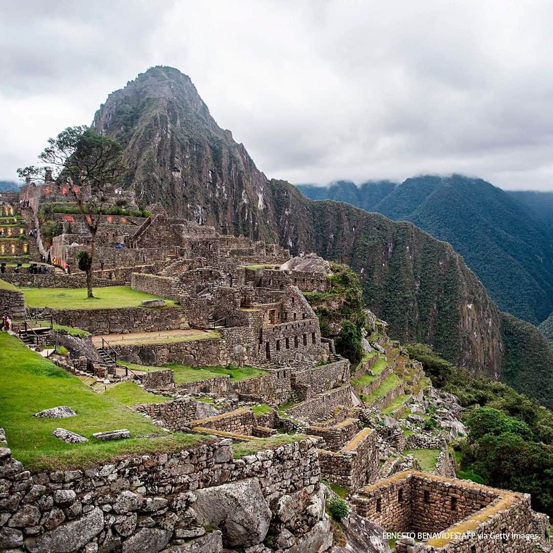 ABC Newsさんのインスタグラム写真 - (ABC NewsInstagram)「Machu Picchu, the archaeological site of an ancient city in Cusco, Peru, reopened to the public with a ceremony featuring dancers in traditional dress, after an eight-month closure due to the coronavirus pandemic. #coronavirus #machupicchu」11月2日 17時18分 - abcnews
