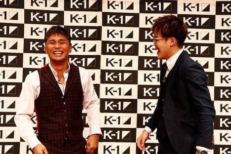 大沢文也さんのインスタグラム写真 - (大沢文也Instagram)「知り合いとフェイストゥフェイスはやっぱり出来ませんね（笑） お互い笑ってしまったww  #記者会見 #スーツ #スーツ男子 #フェイストゥフェイス」11月2日 17時31分 - fumifumi_k1