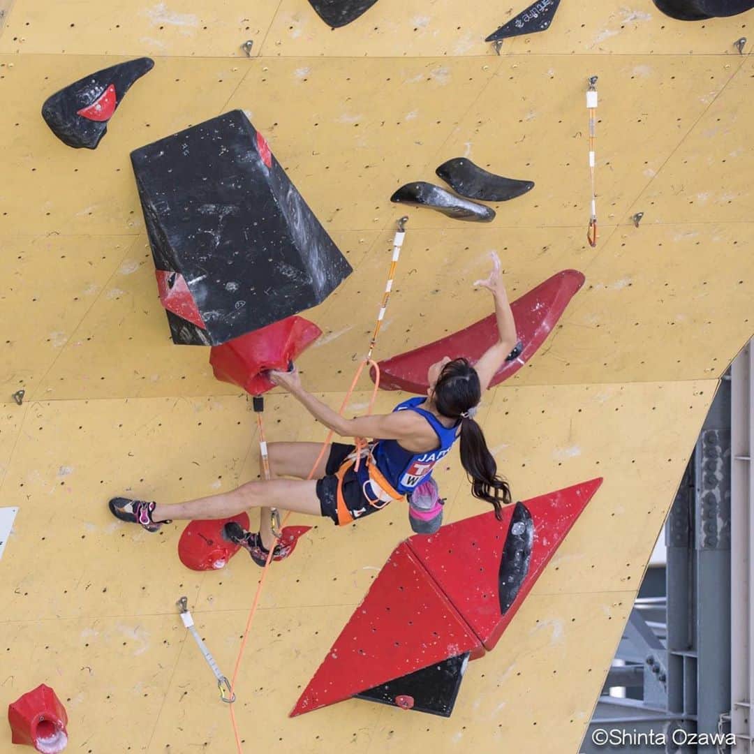 大田理裟さんのインスタグラム写真 - (大田理裟Instagram)「#TOT2020 リード🔥﻿ 左手がすっぽ抜けて落ちて、﻿ 出し切れなかったのは悲しすぎるなぁ😭﻿ また次の大会に向けて調整していきます！﻿ ﻿ コロナ禍で大変な中、﻿ 大会を開催してくださった関係者のみなさま﻿ ありがとうございました🙇‍♀️💕﻿ ﻿ photo: @shintaozawa ﻿ @japan_national_climbing_team ﻿ #climbing #bouldering #lead #リード #クライミング #sportclimbing #スポーツクライミング #ボルダリング #日本代表 #japanteam #TOT #topofthetop」11月2日 17時28分 - ota_risa