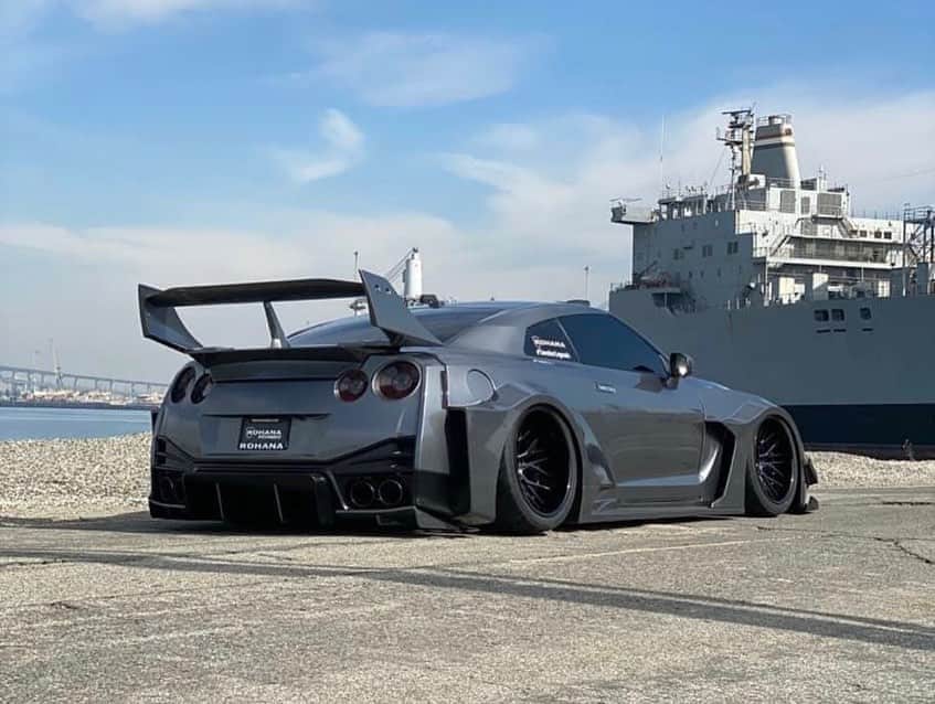 Wataru Katoさんのインスタグラム写真 - (Wataru KatoInstagram)「Second LB Silhouette WORKS GT Nissan 35GT-RR JPS Racing Style in USA 🇺🇸!! #longbeach x LB Silhouette!! Well done !! Special thanks to @libertywalk.usa & @ltmw & @ltmw.van & @phuong_86 & @ltmw_brandon & @ltmw_vic  You can choose any kind of style whatever you want!!」11月2日 17時29分 - libertywalkkato