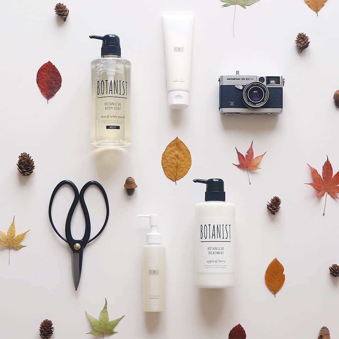BOTANIST GLOBALのインスタグラム：「It is the fun season of smothering senses 🍁 Why not update your bathroom to match the damage your hair suffers in each season? ⠀⠀⠀   #BOTANIST Enjoy our signature scent! ♪  Stay Simple. Live Simple. #BOTANIST ⠀ ⠀ 🛀@botanist_official 🌍@botanist_global 🇨🇳@botanist_chinese」