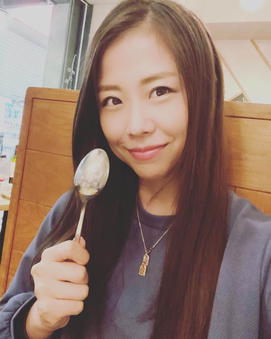 Chiakiのインスタグラム：「. お腹空いた。 オムライス食べたいなぁ🍳🍅🍚 ･ #お腹空いた #オムライス #食べたい」