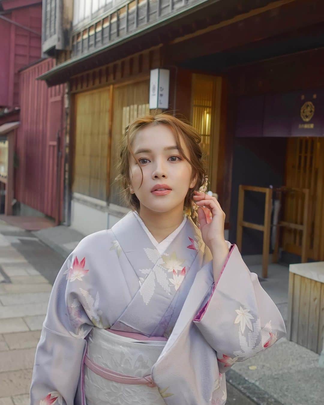 Lilmeのインスタグラム：「金沢旅行へいく際は是非、着物を着て和菓子を食べに行くことをおすすめします🤎🐰﻿ 　﻿ #金沢旅行 #和菓子 #着物#兼六園#ひがし茶屋街」