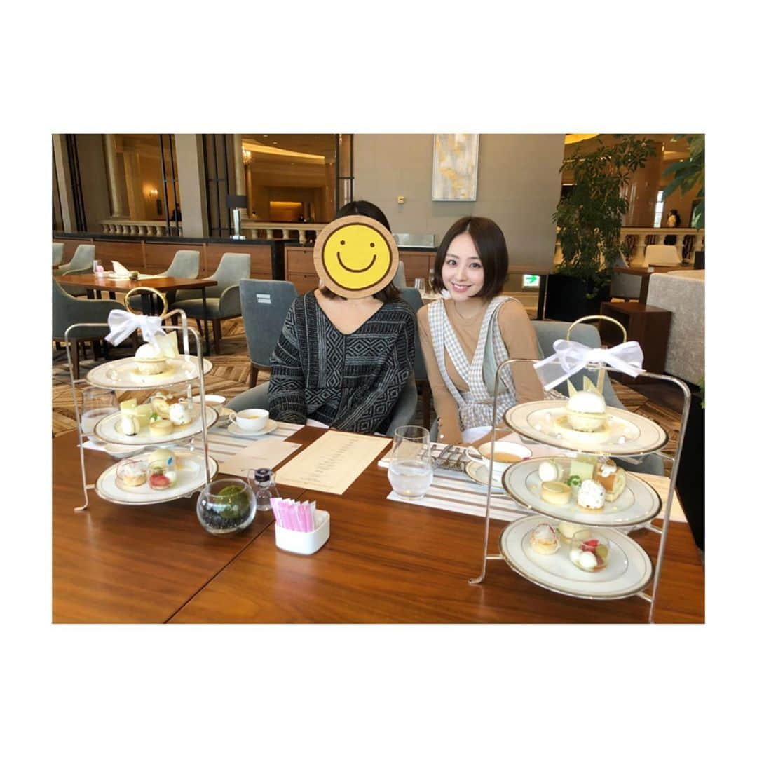 荒井レイラさんのインスタグラム写真 - (荒井レイラInstagram)「今日は親友ちゃんとアフタヌーンティーに行ってきました☺️﻿ テーマは"ホワイト"ですって☺️﻿ 可愛くて美味しくて幸せでした♡﻿ ﻿ ホワイトチョコしか勝たん←﻿ (一回言ってみたかった)﻿ ﻿ #アフタヌーンティー」11月2日 17時57分 - reira_arai_off