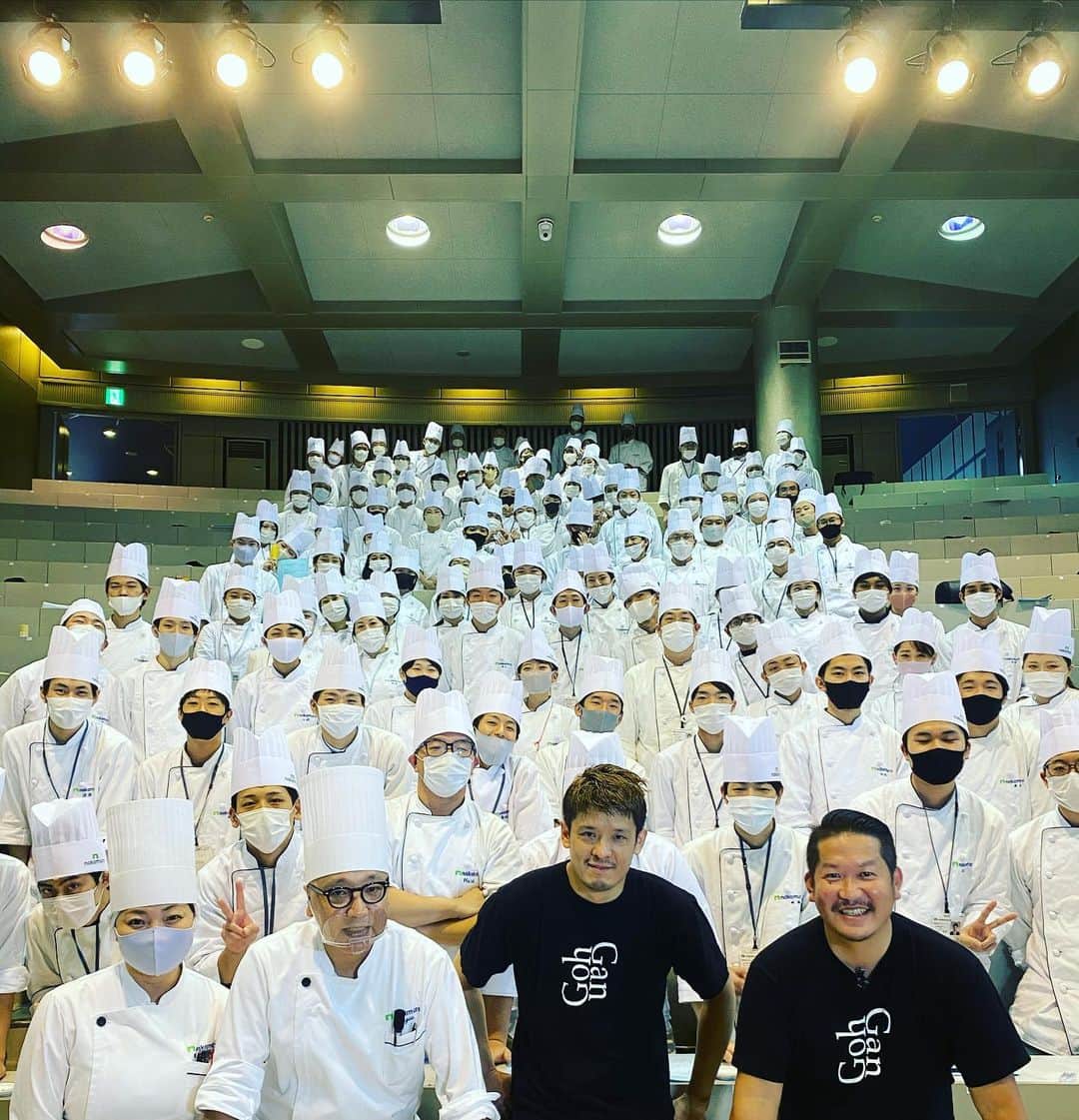 FukuyamaGoh のインスタグラム：「みんな頑張れ✊✊ 僕も頑張る😂😂  ＃ヤングシェフ　#料理講習　＃辞めないでね　　#lamaisondelanaturegoh」