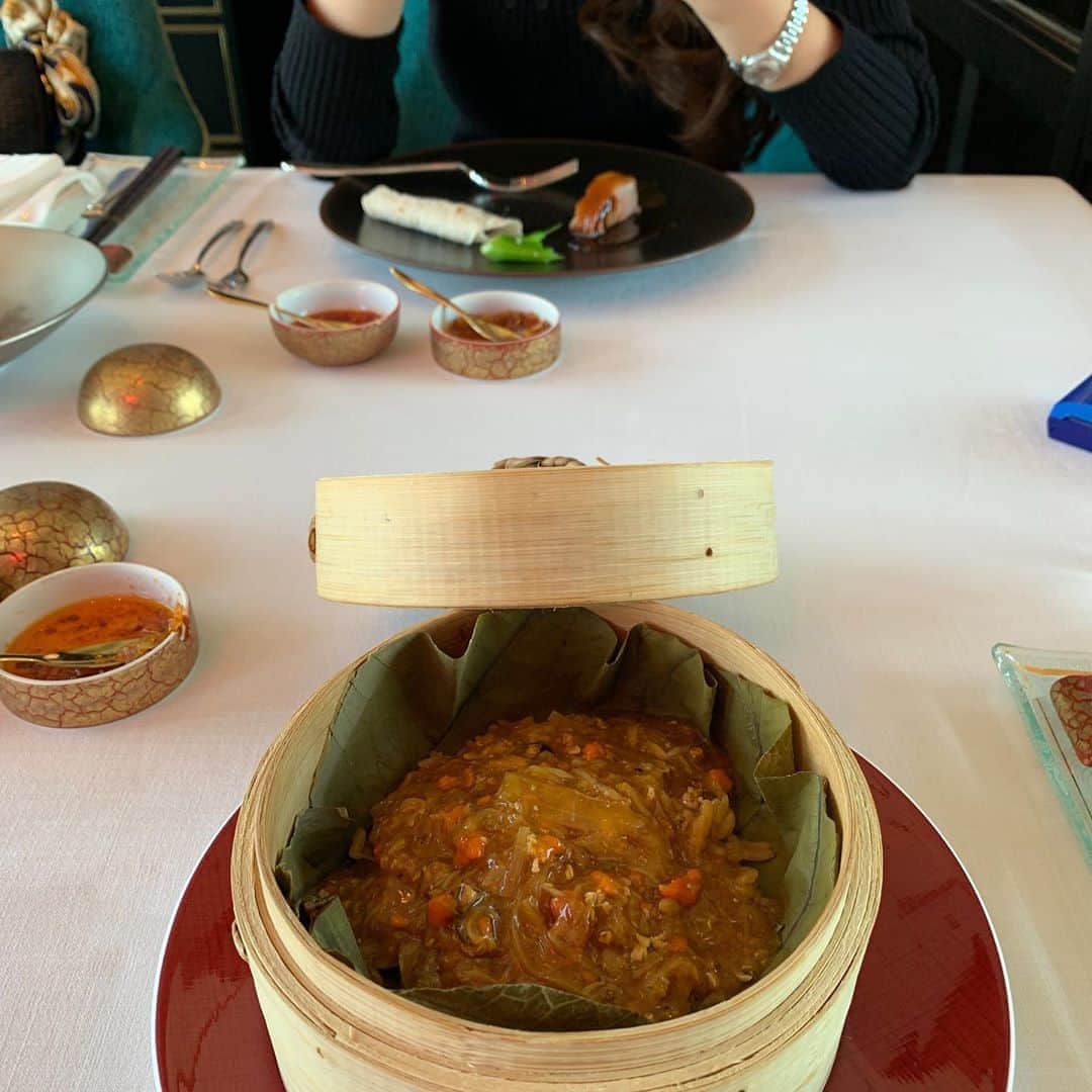 早川愛さんのインスタグラム写真 - (早川愛Instagram)「🐼🇨🇳  酔っ払いえびちゃん🦐 甘くて美味しかった🧡🧡🧡 海老アレルギー疑惑だけど大丈夫な時とそうでない時があるから美味しいごはんのときはたべる🧡笑 北京ダックだいすき😍 京鴨の北京ダックと干し鮑となまことたらば蟹のスープと最後の蟹ごはんも優しい味でおいしかった🦀🧡 さすが名物XO醬も美味しくてスープとかに色々つけてました🤤 まんぷくぷく🐖💗  お友達のお誕生日なのに、私のお誕生日プレゼントとかたくさんありがとうー😭💗 いつも本当に面白すぎて友達想いで優しい...💗 また一緒に海外いけるといいな✨  @mo_tokyo  #マンダリンオリエンタル東京  #センス  #sence #三越前 #三越前グルメ #ミシュラン⭐️ #ミシュラン一つ星」11月2日 17時52分 - megumegu_1006