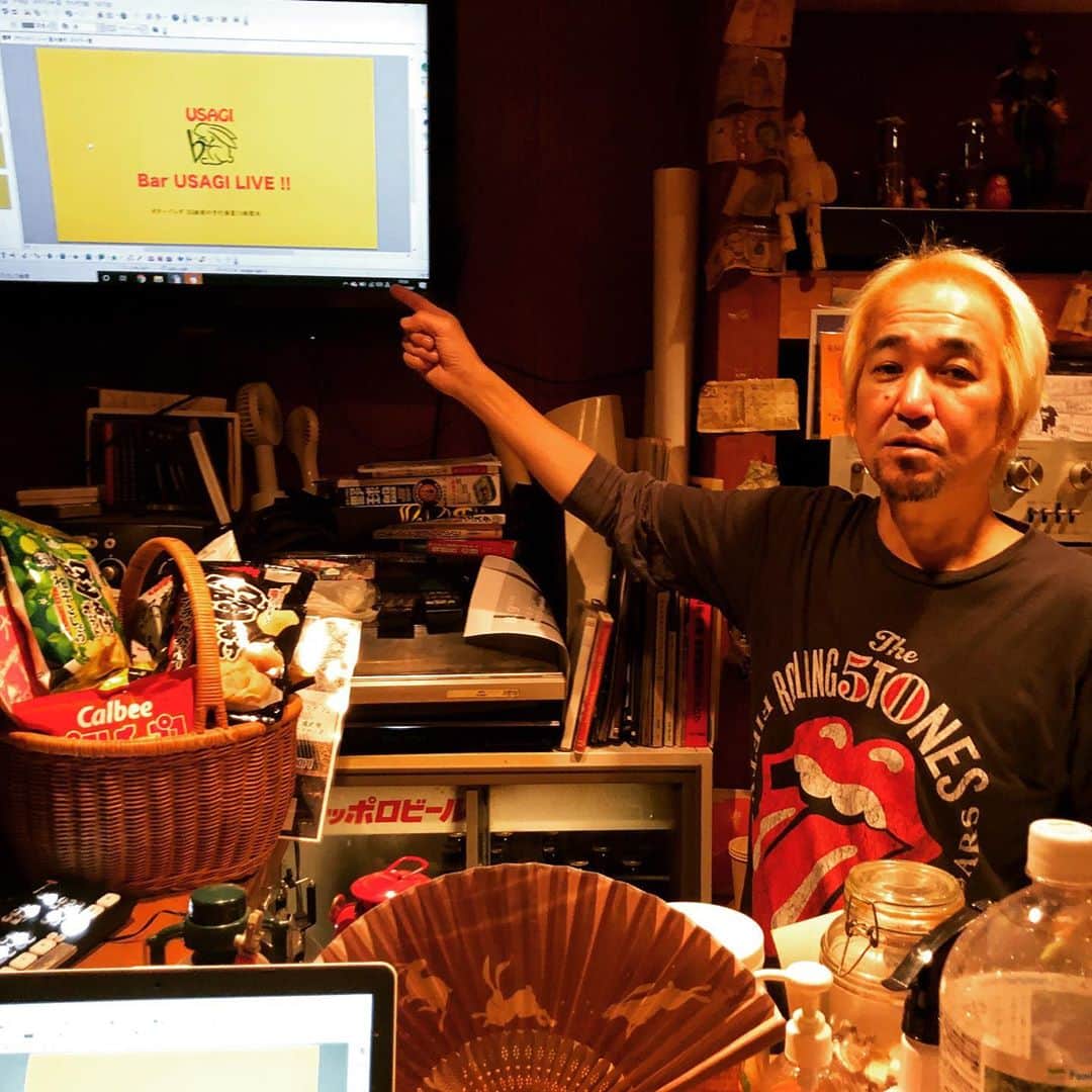 山川のりをのインスタグラム：「今夜は京都バーウサギにてギターパンダ  ライブです。20時から投げ銭！しかも「55曲前の予行演習！1時間半」という段取りで配信ライブもありまっせ。詳しくはウサギのTwitterで1９時にURLを発表します。それぞれのところから会いにきてアイニージュー！」