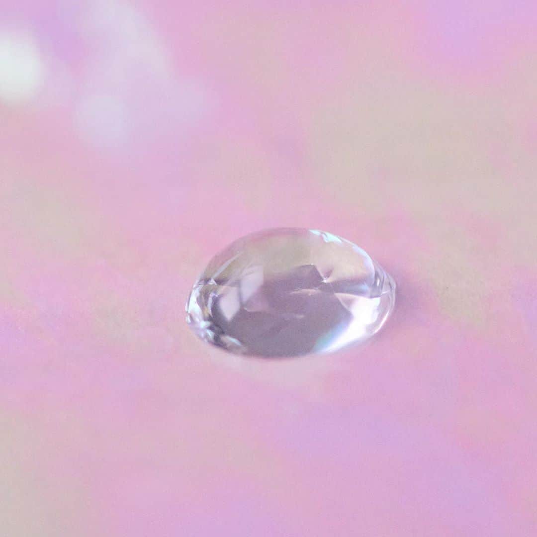 デュウ／DEW officialのインスタグラム：「DEW Skincare holic* あなたを「虜(とりこ)」にするスキンケア ＊ 自分自身と向き合うスキンケアの時間が 充実した日々につながっていく ＊ 見ただけ、触れただけで、魅了され、 全てを忘れてスキンケアに引き込まれてしまう。 それが、DEW Skincare holic* ＊ 自分自身と向きあいスキンケアに夢中になる時間をとおして 肌にうるおいやハリの充足感を与える エイジングケア**シリーズです。 ＊ * 感触や香り等を楽しみ、スキンケアに夢中になること ** 年齢に応じたうるおい・ハリのお手入れのことです ＊ @dew_official_jp ＊ #カネボウdew #skincareholic #dew_skincareholic ＊ #とろみ #うるおい #スキンケア #スキンケアマニア #スキンケア用品 #美容好きな人と繋がりたい #スキンケア好きさんと繋がりたい #美肌 #美肌作り #保湿 #保湿ケア #お気に入りコスメ #おすすめスキンケア #飲み干しコスメ #おうち時間 #おうち時間を楽しむ #おうち美容  #おこもり美容 #stayhome」