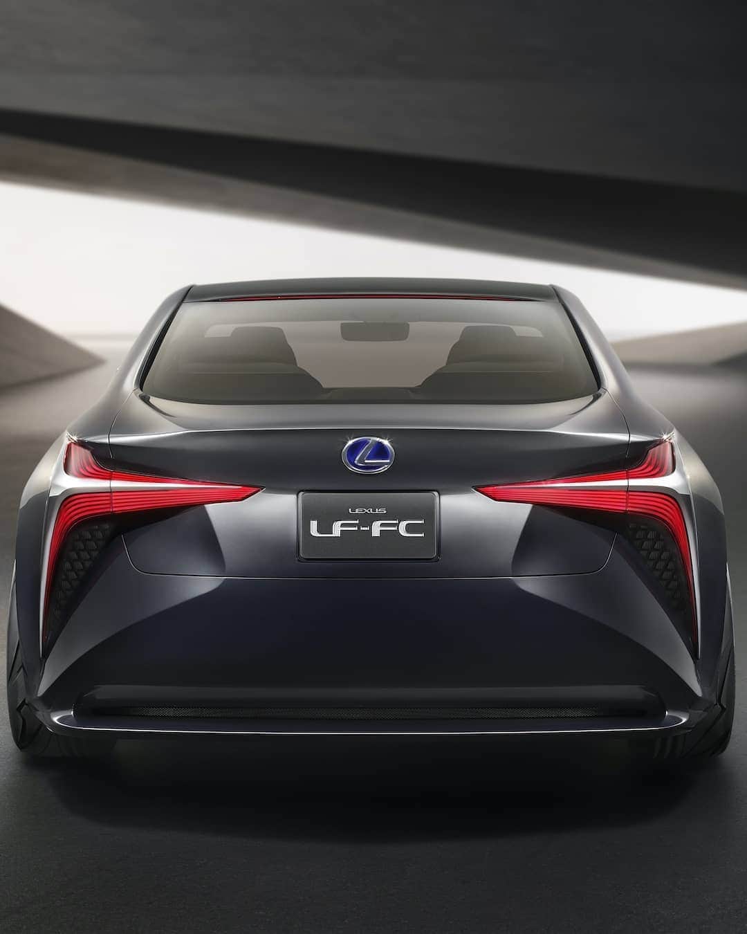 Lexus UKさんのインスタグラム写真 - (Lexus UKInstagram)「Ever wondered what a Lexus saloon powered by hydrogen fuel cell technology might look like? Then take a closer look at the 2015 LF-FC concept...  #Lexus #Design #CarDesign #Automotive #CarsofInstagram #Luxury #LuxuryTravel #Future #LexusConcept」11月2日 18時02分 - lexusuk