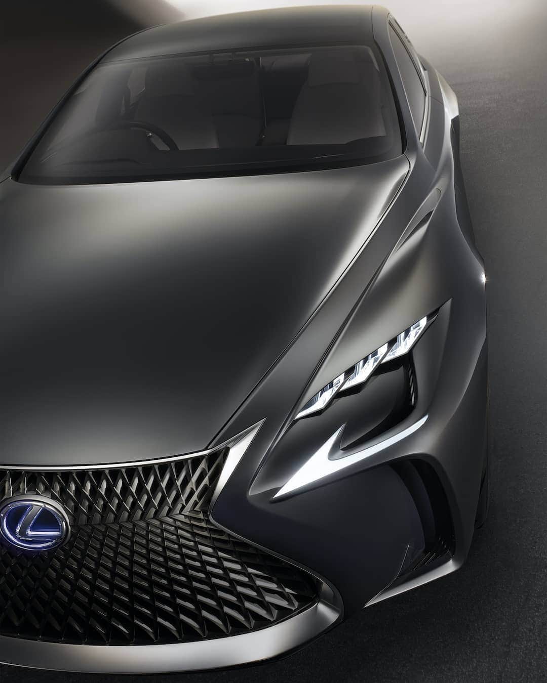 Lexus UKさんのインスタグラム写真 - (Lexus UKInstagram)「Ever wondered what a Lexus saloon powered by hydrogen fuel cell technology might look like? Then take a closer look at the 2015 LF-FC concept...  #Lexus #Design #CarDesign #Automotive #CarsofInstagram #Luxury #LuxuryTravel #Future #LexusConcept」11月2日 18時02分 - lexusuk
