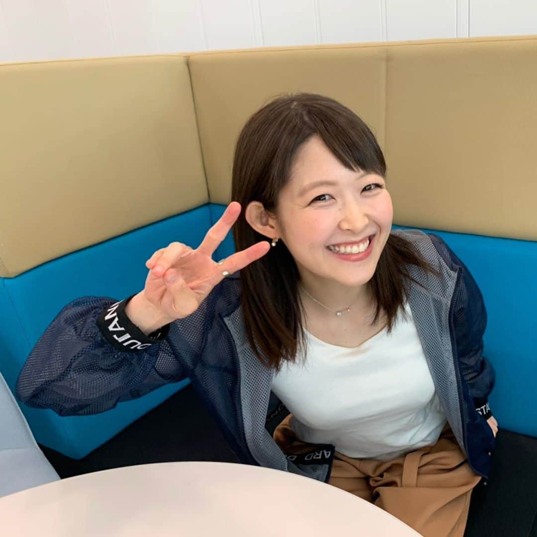 読売テレビアナウンス部のインスタグラム：「#他己紹介リレー 今日は #諸國沙代子 アナを 萩原が紹介します。  気が付けば、いつのまにか アナウンス部でいちばんの大声でしゃべっている存在になりました。 仕事の話も、プライベートな話も、 何だって大音量！　 まわりにいる私たちのほうが 「これ、聞こえちゃってていいの？」と 少々心配になるほどの開けっ広げです。 東大出身…というと、 事前に戦略を練って何でもソツなくこなすタイプ、 とイメージしがちですが、 じつを言うと「チャレンジ上等！当たって砕けろ」タイプ。 何が役立つかはわからないけれど、 手あたり次第に今できることに取りかかって、 あとで疲労困憊、なんてことも。 そんな彼女の元気の源は #阪神タイガース 。 誰に何といわれようと揺らがないタイガース愛はファンの鑑！　 仕事の後や休日には球場に足を運びストレス解消！…は良いけれど、 少しはからだも休ませたりや~。 災害報道の役に立てばと 「防災士資格」を取ったり、 海の取材があるからと #ダイバーライセンス を取ったり…  好きなこと、やりたいこといっぱいで、 なんだか全部に一所懸命で、 諸國沙代子、いったいどこまで行っちゃうんでしょう？　 これからも見守ってやってください！  #読売テレビ #ytv #アナウンサー #すまたん #ほんわかテレビ #大阪ほんわかテレビ #ウェークアップぷらす #ウェークアップ #アナウンサー向上委員会 #諸國アナ #萩原アナ #阪神愛  ※ちなみに最後の写真は、 撮影者 #大野アナ の無茶振り。 特技のブリッジです🤣🤣🤣」