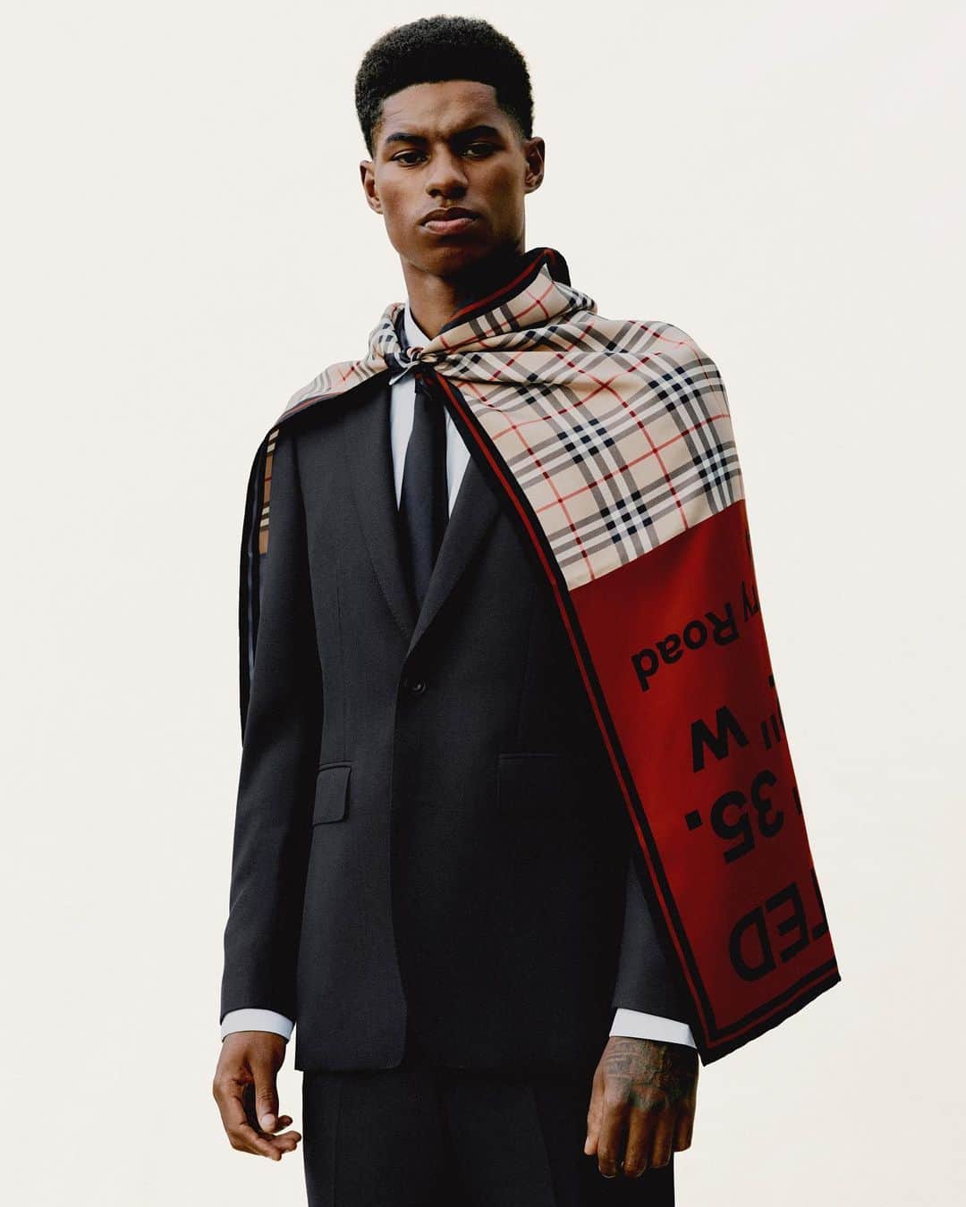 Burberryさんのインスタグラム写真 - (BurberryInstagram)「We are proud to support @MarcusRashford’s heroic work to help young people. This is part of our commitment to youth, community and creativity.  . #BurberryVoices . Shot by photographer @rafaelpavarotti_ and styled by @ibkamara」11月2日 18時09分 - burberry