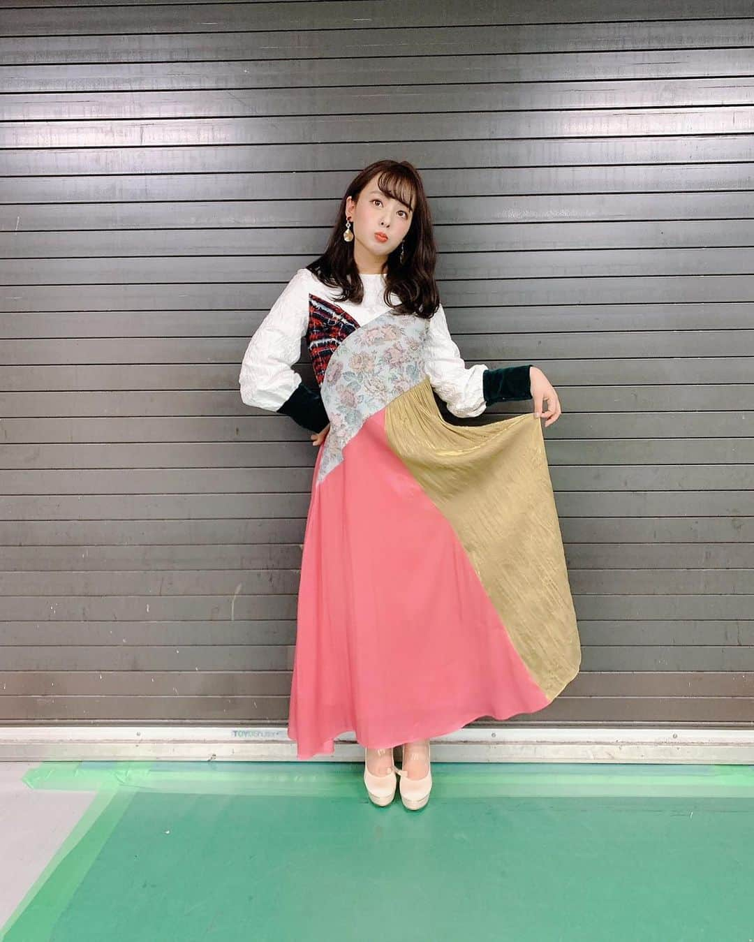 山田菜々さんのインスタグラム写真 - (山田菜々Instagram)「可愛いお衣装を着させてもらえるのはこのお仕事の特権です🥰🤞笑  5枚目の緑チェックのトップスは #yukiko です🧡 可愛かった...🥺♡」11月2日 18時10分 - tannana.yamada