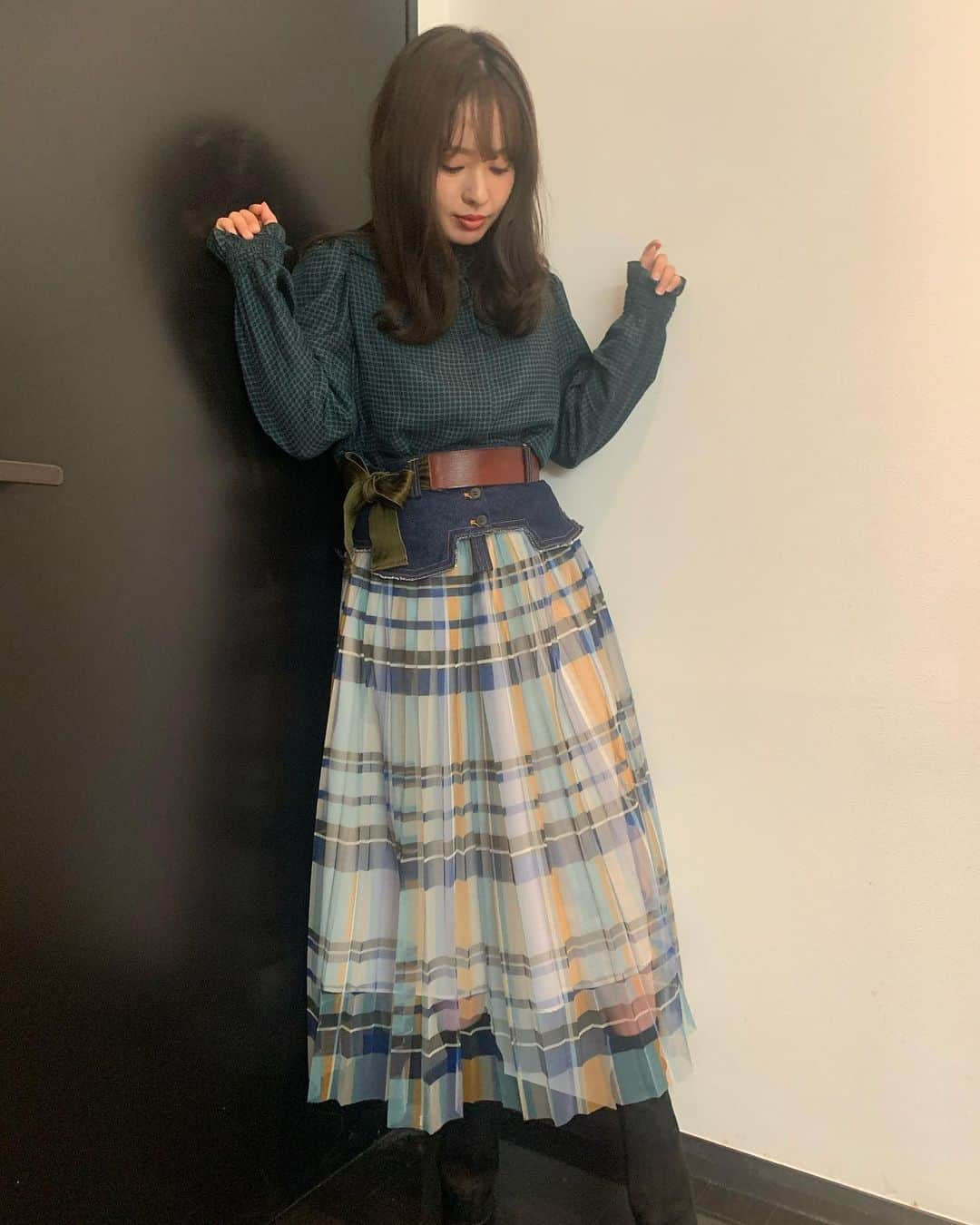 山田菜々さんのインスタグラム写真 - (山田菜々Instagram)「可愛いお衣装を着させてもらえるのはこのお仕事の特権です🥰🤞笑  5枚目の緑チェックのトップスは #yukiko です🧡 可愛かった...🥺♡」11月2日 18時10分 - tannana.yamada