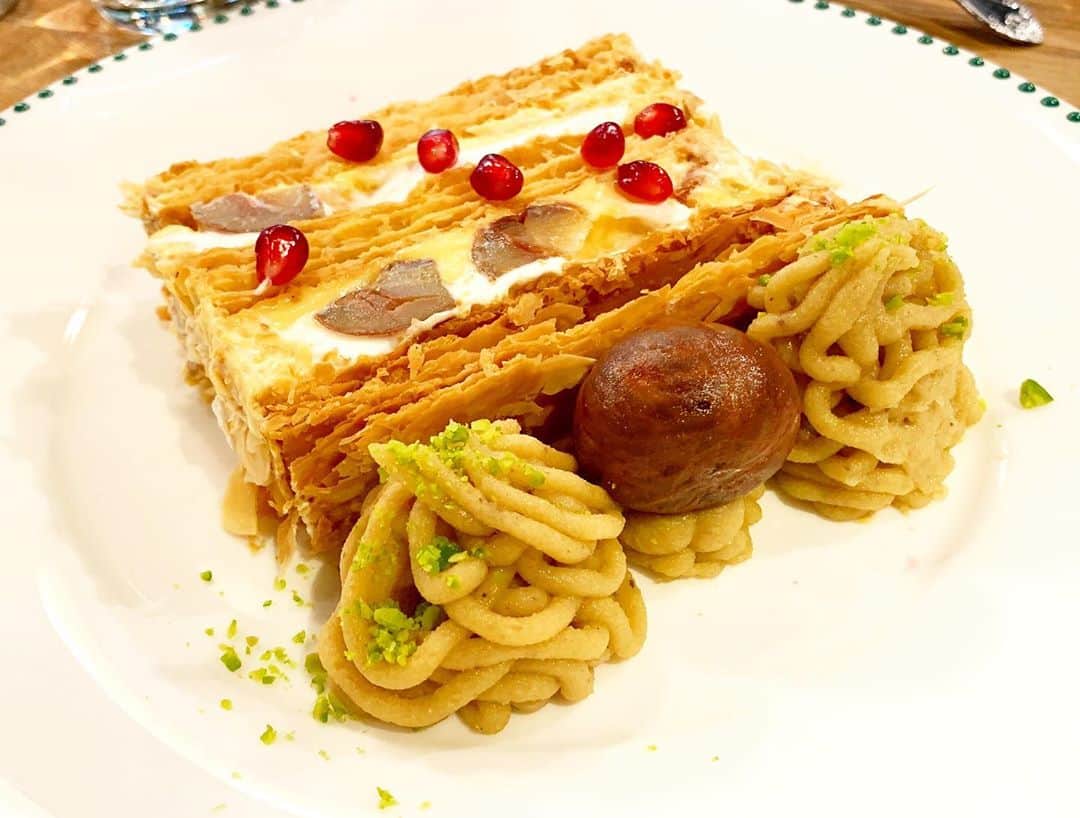 七瀬遥のインスタグラム：「モンブランミルフィーユ🌰🌰🌰 美味しくて幸せ😋🍽💖  今　を大切にして 今　ワクワクする事　楽しむ事 今　どんな感情でいるのか それが　何よりも大切な事 今　が未来の現実をつくっていくから🌈 存在しているのは 今　この瞬間😊✨  #モンブランミルフィーユ#マロンパイ#美味しい#満足#幸せ#秋#栗#delicious#sweets#cake#good#friend#happy#love#happiness#good#smile#tokyo#japan」