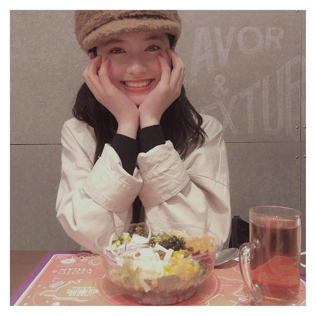 凛美さんのインスタグラム写真 - (凛美Instagram)「🥒🥙🥦﻿ ﻿ 今日の🥯 #rimicafeさんぽ 🥯﻿ ヘルシービビンバのお店へ☺︎﻿ デザインがハロウィンっぽかった♡﻿ かぼちゃもだけど男の子も可愛いよね*ˊᵕˋ*﻿ ﻿ ﻿ ﻿ ﻿ りみは大豆ミートを使った﻿ 「京都ヴィーガン」というビビンバを﻿ 食べたよ~♥﻿ ﻿ どの種類もすごくおいしくておすすめ!!!!!!﻿ テイクアウトもできるみたいなので﻿ みんなもぜひ食べてみてねっ∗︎*ﾟ﻿ 🥯 #rimicafeさんぽ 🥯#おしゃカフェ#梨泰院ボウル#イテウォンボウルズ#ヴィーガン料理#ヴィーガン#ハロウィン#梨泰院#ビビンバ#ヘルシービビンバ﻿」11月2日 18時20分 - rimi_kenon_official