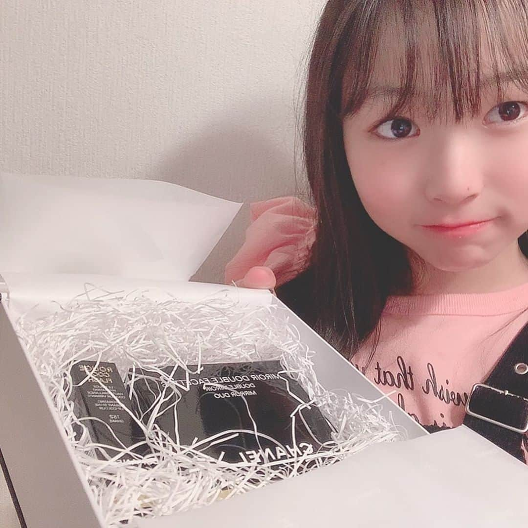 平野百菜さんのインスタグラム写真 - (平野百菜Instagram)「須田さんに、リップと鏡をいただきましたー❤️❤️めっちゃめっちゃめっちゃうれしかったーー💗💗大切に使いますっ！  #須田亜香里　さん #須田会  #リップ #鏡  #平野百菜」11月2日 18時28分 - morimori180905