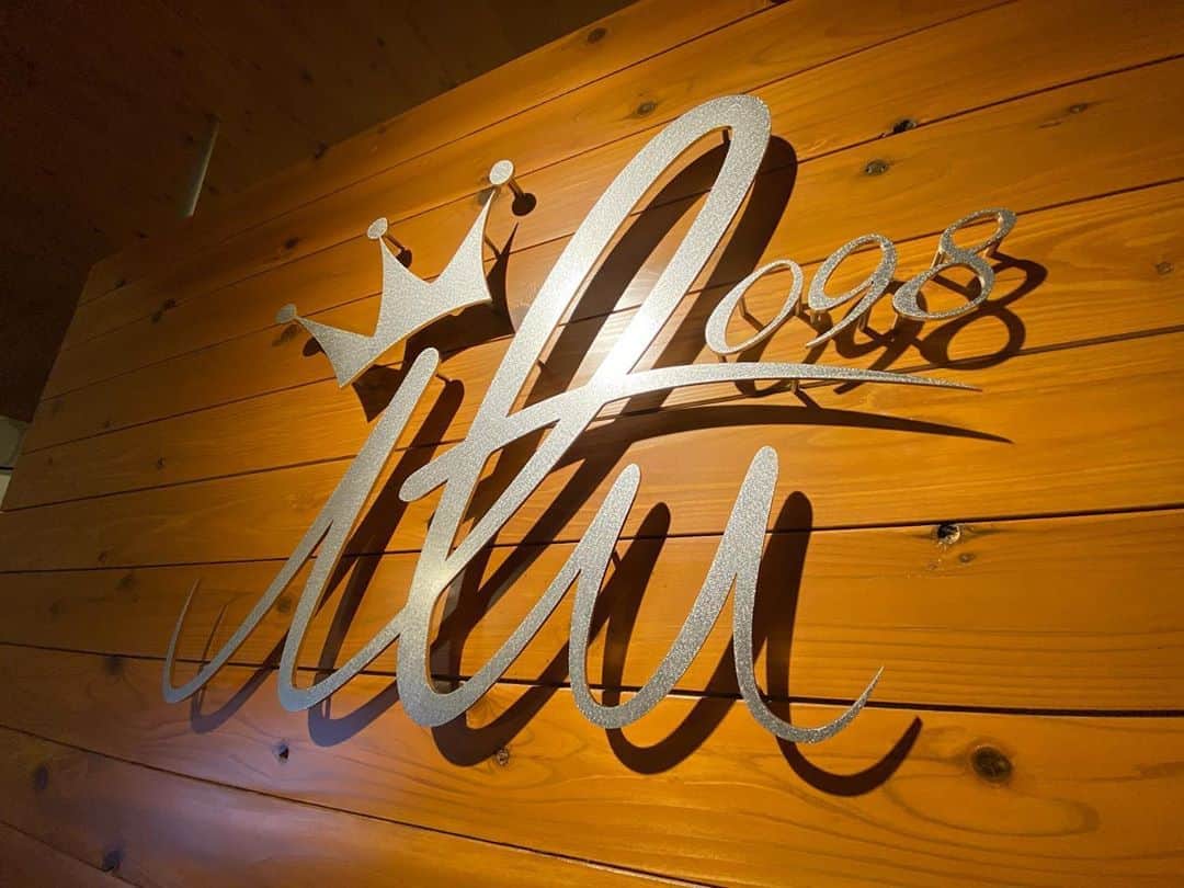 original brand 【ilu098】さんのインスタグラム写真 - (original brand 【ilu098】Instagram)「11月のアイル。 秋冬アイテムが続々と♫ そして、本日、今年1番初めの 'クリスマスの贈りもの'のご注文を頂きました。 翌営業日にしっかりと包装させて頂きますね。 あっというまに、この季節。 沢山の'アイラブユー'が溢れる1ヵ月となりますように♫  ilu098(アイル) OPEN/13:00~19:00(水曜日〜日曜日)  @ilu098  #ilu098 #okinawajapan #おきなわ #沖縄 #沖縄旅 #普天間 #宜野湾市 #アイル #ぎのわんヒルズ通り #洋服屋さん #okinawa」11月2日 18時28分 - ilu098