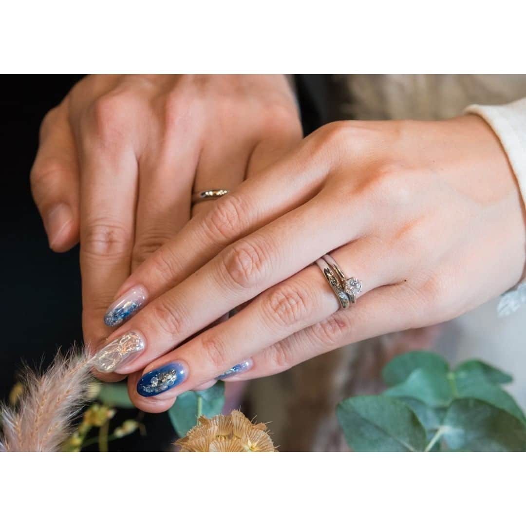 Wedding Park 公式さんのインスタグラム写真 - (Wedding Park 公式Instagram)「💐TODAY’s PICK UP ハナレポ💐  こんばんは！ ウエディングパークのハナレポ編集部です💁‍♀️  今日のピックアップは、 @eri_wd_0824さまのハナレポ👰  ロイヤルウエディングを彷彿させる ロングスリーブのドレスがとてもよくお似合いです✨ ウエディングケーキの代わりの鏡開きも和装にぴったり👏 ギフトや前撮りもステキなので、ぜひ続きはハナレポで💛  ＜この式場を決めたポイント＞ 入り口の暖簾に一目惚れ。 古き良き日本の伝統を受け継いだ大正時代に建てられた母屋の雰囲気と スタッフの方の真剣な姿勢が決め手✬  💒この結婚式場を詳しく 萬屋本店 - KAMAKURA HASE est1806 -(神奈川　鎌倉) https://www.weddingpark.net/00001d68/  💍この結婚式についてもっと詳しく ▼@eri_wd_0824さまのハナレポ♡ https://www.weddingpark.net/hanarepo/8518/  ーーーーーー #ベストハナレポ にエントリーしよう👑  @weddingpark をフォロー ＋#ベストハナレポ をつけて 投稿してください♡  ベストハナレポに選ばれた花嫁さまは 月末に表彰投稿をさせていただいています♩  たくさんのご参加お待ちしています！  ーーーーーー #プレ花嫁 #式場探し #2020婚 #2021婚 #2020冬婚 #2021春婚 #ちーむ2020 #日本中のプレ花嫁さんと繋がりたい #結婚式 #結婚式準備 #結婚準備 #プロポーズ #ウエパ #ウエディングパーク #ハナレポ #萬屋 ーーーーーー」11月2日 18時30分 - weddingpark