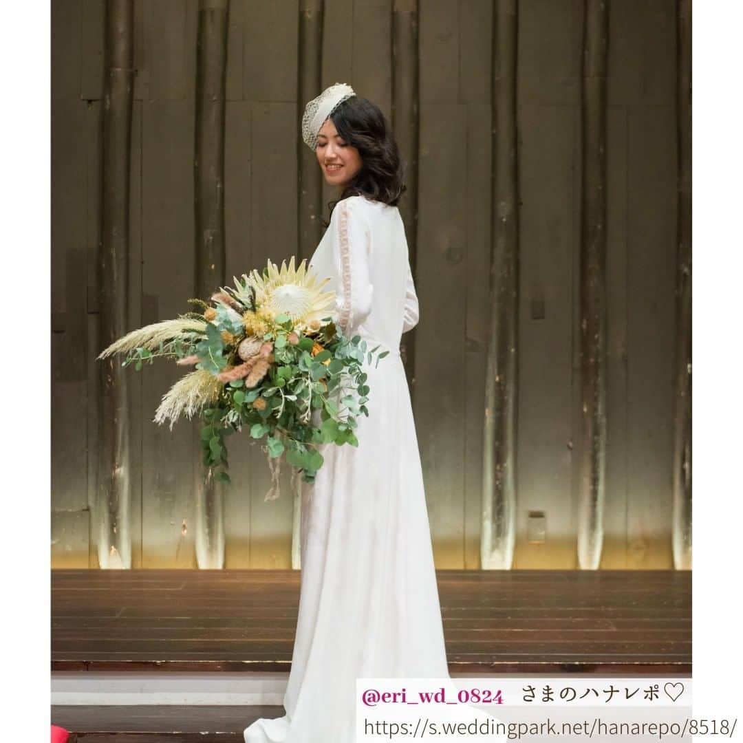 Wedding Park 公式さんのインスタグラム写真 - (Wedding Park 公式Instagram)「💐TODAY’s PICK UP ハナレポ💐  こんばんは！ ウエディングパークのハナレポ編集部です💁‍♀️  今日のピックアップは、 @eri_wd_0824さまのハナレポ👰  ロイヤルウエディングを彷彿させる ロングスリーブのドレスがとてもよくお似合いです✨ ウエディングケーキの代わりの鏡開きも和装にぴったり👏 ギフトや前撮りもステキなので、ぜひ続きはハナレポで💛  ＜この式場を決めたポイント＞ 入り口の暖簾に一目惚れ。 古き良き日本の伝統を受け継いだ大正時代に建てられた母屋の雰囲気と スタッフの方の真剣な姿勢が決め手✬  💒この結婚式場を詳しく 萬屋本店 - KAMAKURA HASE est1806 -(神奈川　鎌倉) https://www.weddingpark.net/00001d68/  💍この結婚式についてもっと詳しく ▼@eri_wd_0824さまのハナレポ♡ https://www.weddingpark.net/hanarepo/8518/  ーーーーーー #ベストハナレポ にエントリーしよう👑  @weddingpark をフォロー ＋#ベストハナレポ をつけて 投稿してください♡  ベストハナレポに選ばれた花嫁さまは 月末に表彰投稿をさせていただいています♩  たくさんのご参加お待ちしています！  ーーーーーー #プレ花嫁 #式場探し #2020婚 #2021婚 #2020冬婚 #2021春婚 #ちーむ2020 #日本中のプレ花嫁さんと繋がりたい #結婚式 #結婚式準備 #結婚準備 #プロポーズ #ウエパ #ウエディングパーク #ハナレポ #萬屋 ーーーーーー」11月2日 18時30分 - weddingpark