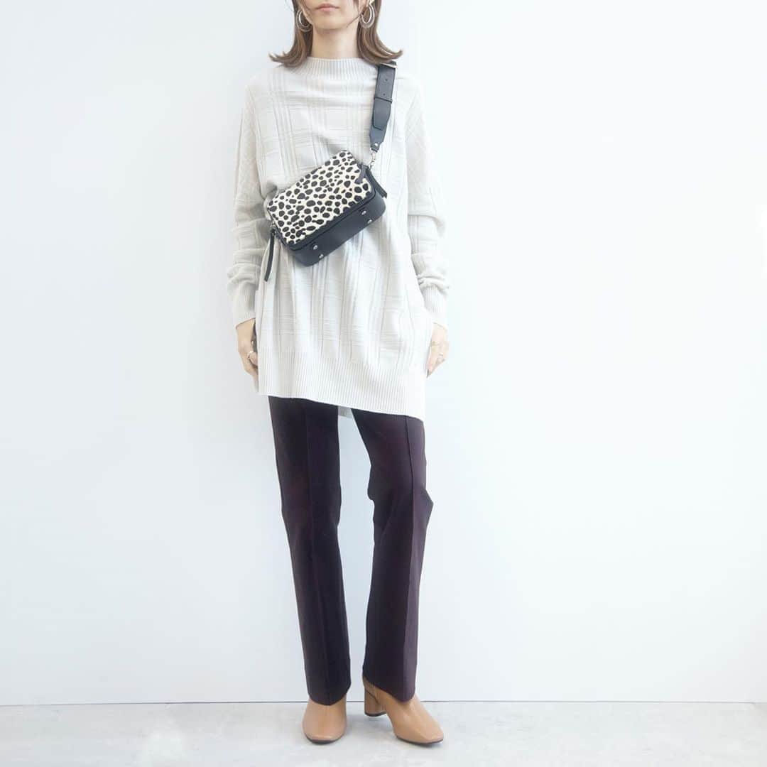 INDIVIのインスタグラム：「- Recommended Knit Styling -﻿ ﻿ ﻿ オーバーサイズのチュニック丈ニット。﻿ 国内工場の無縫製ホールガーメントでおつくりした着心地の良い1枚。﻿ すっきりとしたパンツと合わせた﻿ ロング×ロングのこなれ感あるスタイリングを楽しんでみてください。﻿ ﻿ ﻿ ✴︎knit.¥17,050(税込)﻿ ✴︎no.127-19447﻿ ﻿ ✴︎pants.¥14,850(税込)﻿ ✴︎no.127-69080﻿ ＿＿＿＿＿＿＿＿＿＿＿＿＿＿＿＿﻿ ﻿ ▷オフホワイト model 162cm ﻿ knit・pants / 38size着用﻿ ﻿ ▷ライトパープル model 154cm﻿ knit / 34size﻿ pants / 05size﻿ ﻿ ﻿ #INDIVI﻿ #インディヴィ」