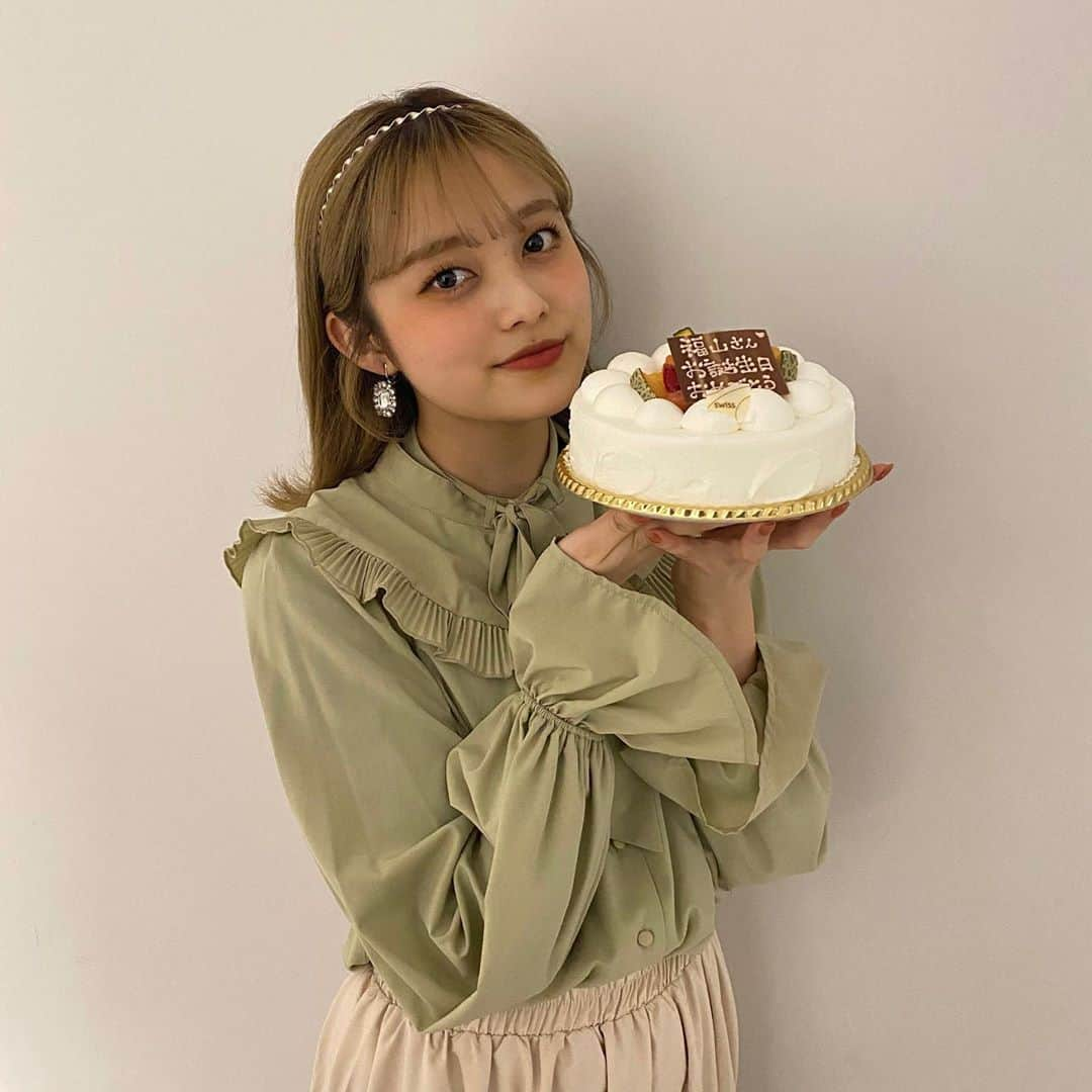 福山絢水さんのインスタグラム写真 - (福山絢水Instagram)「2020.11.2  本日18歳になりました🎂🤍  素敵な一年になるよう18歳を楽しんで頑張っていきます❤︎ これからもよろしくお願いします！  お祝いのメッセージも沢山ありがとうございます＾＾」11月2日 18時38分 - aya__m02