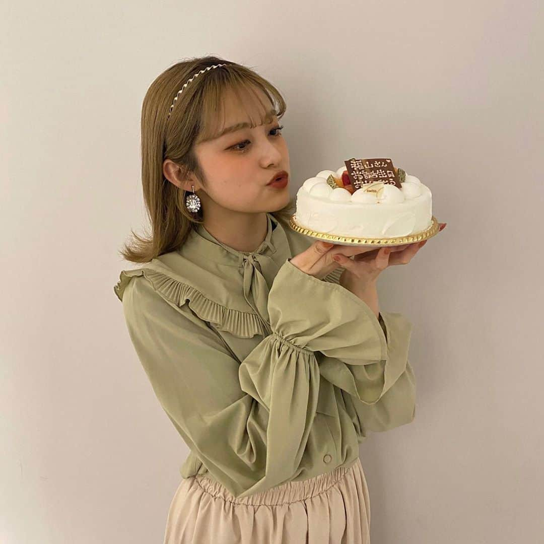 福山絢水さんのインスタグラム写真 - (福山絢水Instagram)「2020.11.2  本日18歳になりました🎂🤍  素敵な一年になるよう18歳を楽しんで頑張っていきます❤︎ これからもよろしくお願いします！  お祝いのメッセージも沢山ありがとうございます＾＾」11月2日 18時38分 - aya__m02