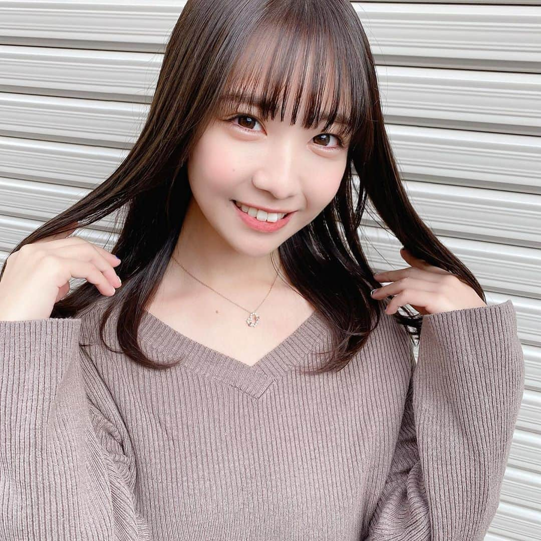 天羽希純さんのインスタグラム写真 - (天羽希純Instagram)「美容院いてきた✂️✨  速水さんにやってもらうと髪に魔法がかかるの😳 染めてるはずなのに染める前よりツヤッツヤさらっさら✨  色は透明感あるブラウンにしてもらったよー😋  後でストーリーに魔法トリートメントの様子の動画のせるね✨  レベルアップしたかな？？  担当 WELLY TOKYO / 速水 悠介さん  #美容院 #渋谷美容院 #ヘアーサロン #ヘアカラー #美容院行ってきた #髪色 #イメチェン #トリートメント #ブラウンカラー #私服 #前髪 #前髪カット」11月2日 18時40分 - amaukisumi