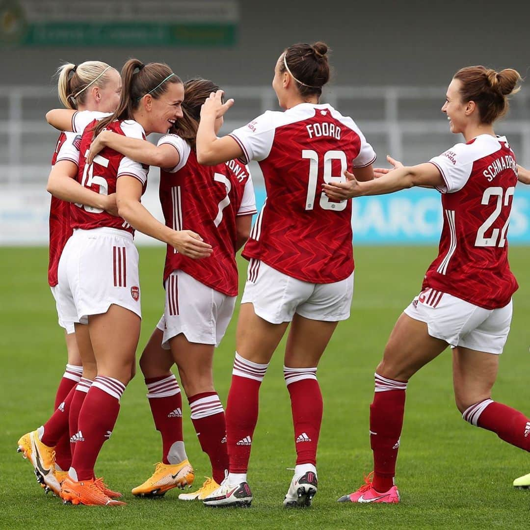 Arsenal Ladiesさんのインスタグラム写真 - (Arsenal LadiesInstagram)「Ready for a new week - together ✊ #WeAreTheArsenal 🔴」11月2日 18時45分 - arsenalwfc