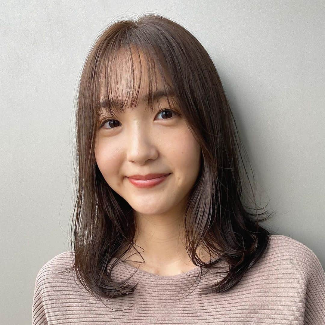 明星あゆみのインスタグラム：「🍁🍁🍁 . Hair maintenance Day cut&color→ @taisukekarikita  . . . #ヘアカラー #ヘアメンテナンス #ヘアカット #hairstyle #haircolor #haircut  #toniandguy #トニーアンドガイ」