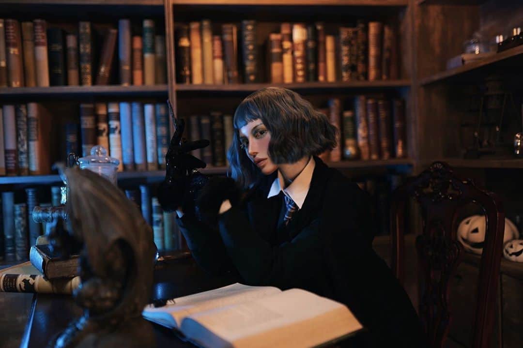 chiiiiiのインスタグラム：「🌫📚🔮✴︎」