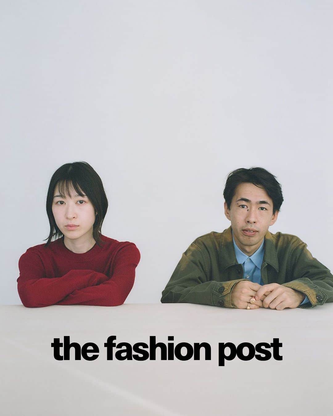 The Fashion Postさんのインスタグラム写真 - (The Fashion PostInstagram)「#portraits PUGMENT  『「更新されていく故郷をつくろうと思った」 パグメント』  2017年より毎シーズン実験的な創作発表を続けるファッションレーベル PUGMENT (パグメント) は、アート界のほうでより知られる存在かもしれない。  1年前の2019-20年秋冬シーズンは、東京都現代美術館のグループ展「MOT アニュアル」の出展作家としてショーを開催 (記録映像は細倉真弓により撮影編集され、細倉が同時期に開催していた個展の片隅でも流された)。  2020年春夏は、写真家Mauricio Guillén (マウリシオ・ギジェン) との合同展覧会を第一弾とし、続いてタカ・イシイギャラリーで見せ方を変えて新たなエキシビションを展開 (映像は鈴木親のクルーが撮り下ろし)。  その間、東京都写真美術館で開催されていた「写真とファッション 90年代以降の関係性を探る」展では、90年代に活躍したそうそうたる写真家たちの中で唯一、1990年 ”生まれ” の作家として PUGMENT がフィーチャーされていたのは多くの人の記憶に新しいだろう。  今シーズン、多くのブランドがコレクション発表形式においてさまざまなチャレンジを試みる中、PUGMENTは渋谷のど真ん中でファッションショーをするという王道に戻ってきた。場所は今年7月にオープンした RAYARD MIYASHITA PARK 内にある「SAI」ギャラリー。現在は同会場で、3週間にわたる展覧会／展示受注会が催されている。  というわけでショーの翌週、我々はゆっくり話を伺うべく再びギャラリーへ。今回のコレクションからデビュー以前の話にまでインタビューが及ぶうち、なんとなくつかみどころのなかったファッションレーベルとしての PUGMENT の輪郭が見えてきた。  photography: Kyohei Hattori interview & text: Miwa Goroku  #TFP #TheFashionPost #PUGMENT #パグメント #大谷将弘 #MasahiroOtani #今福華凜 #KarinImafuku」11月2日 19時03分 - tfpjp