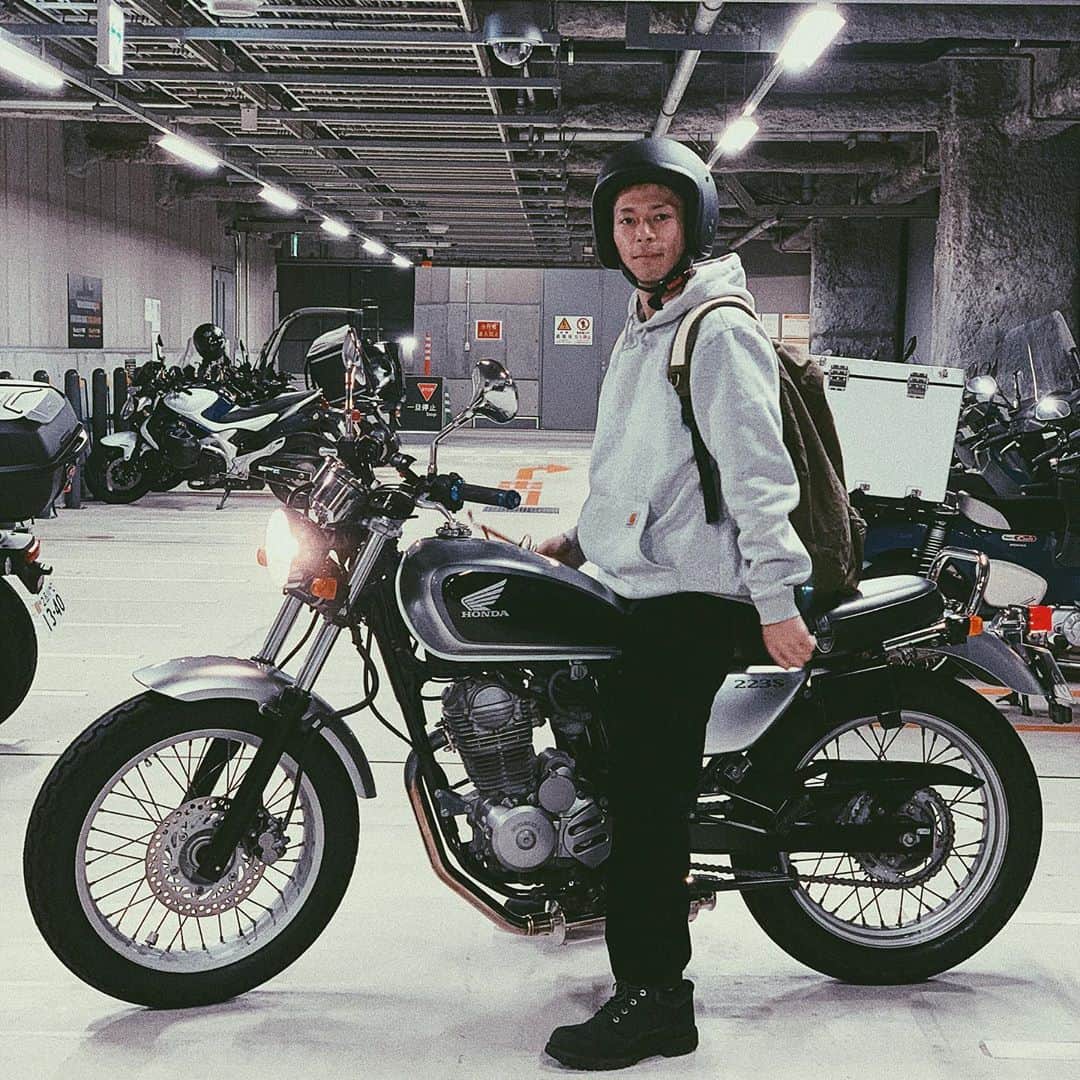 山川就史のインスタグラム：「Motorcycle🏍！ バイク欲が止まらない  配線とか詳しい人教えてください🙇‍♂️  #ig_japan #japanlife #tokyolife #instajapan #jj #picoftheday #tbt #love #japan #tokyo #swag #instagood  #tflers #beautiful #funjaran #CB223s #HONDA」