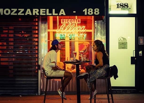 National Geographic Travelさんのインスタグラム写真 - (National Geographic TravelInstagram)「Photos by @dina_litovsky / Couples enjoy the last warm days of the season by dining outside in New York City. The city has been in the middle of Phase 4 reopening after three months of stay-at-home orders in the spring. Nearly 10,000 restaurants have set up outdoor dining in NYC, transforming the public spaces of the metropolis in a novel way. For more images, follow me @dina_litovsky.」11月3日 0時40分 - natgeotravel