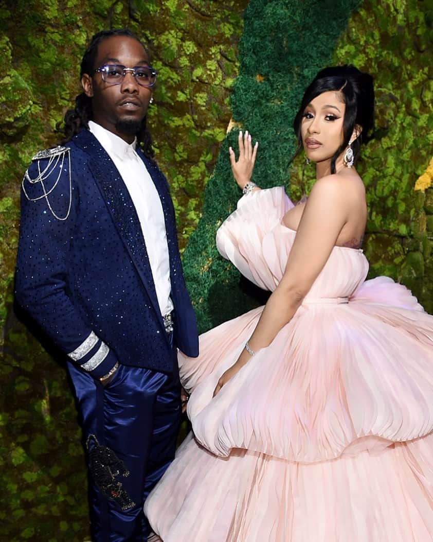 Just Jaredさんのインスタグラム写真 - (Just JaredInstagram)「It’s official: @iamcardib files to dismiss her divorce with @offsetyrn. Tap this picture in the LINK IN BIO for details. #offset #cardib  Photo: Getty」11月3日 0時40分 - justjared