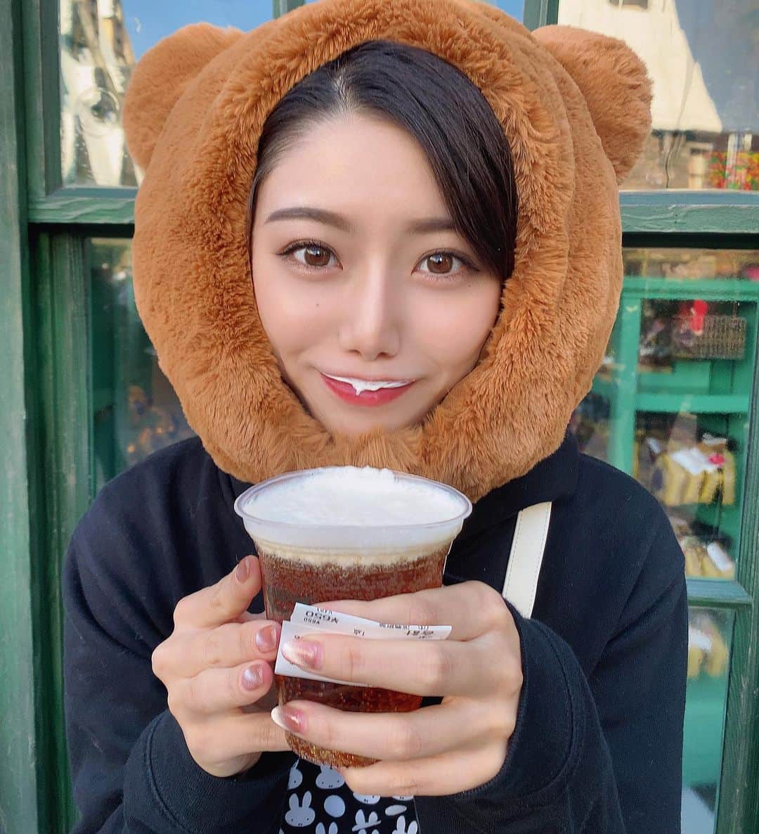のインスタグラム：「. バタービール大好き❤ 全部飲み切るのは難しいけれど、、😂 ビールが飲めない私でも 泡でお髭が作れる唯一の飲み物🍺♪ . 日付が変わって 本日も皆さんの投票 おまちしてちます💘 . . .  #ユニバ #usj #ユニバーサルスタジオジャパン #ユニバーサル #大阪 #大阪カフェ #大阪グルメ #大阪 #ミニオン #ハロウィン #美男美女と繋がりたい #instagood #instapic #instalike #instagram #lfl #l4likes #l4f #life #ミスコン」