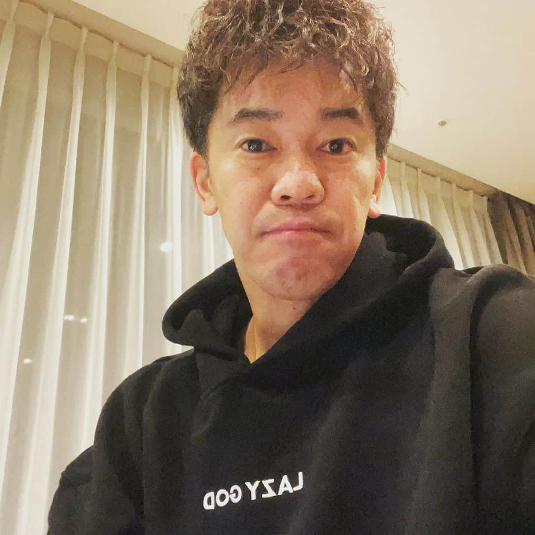 武井壮さんのインスタグラム写真 - (武井壮Instagram)「佐々木憂流迦にもらったパーカー 素材がすべすべで気持ちええ #佐々木憂流迦 #LAZYGOD」11月2日 19時08分 - sosotakei