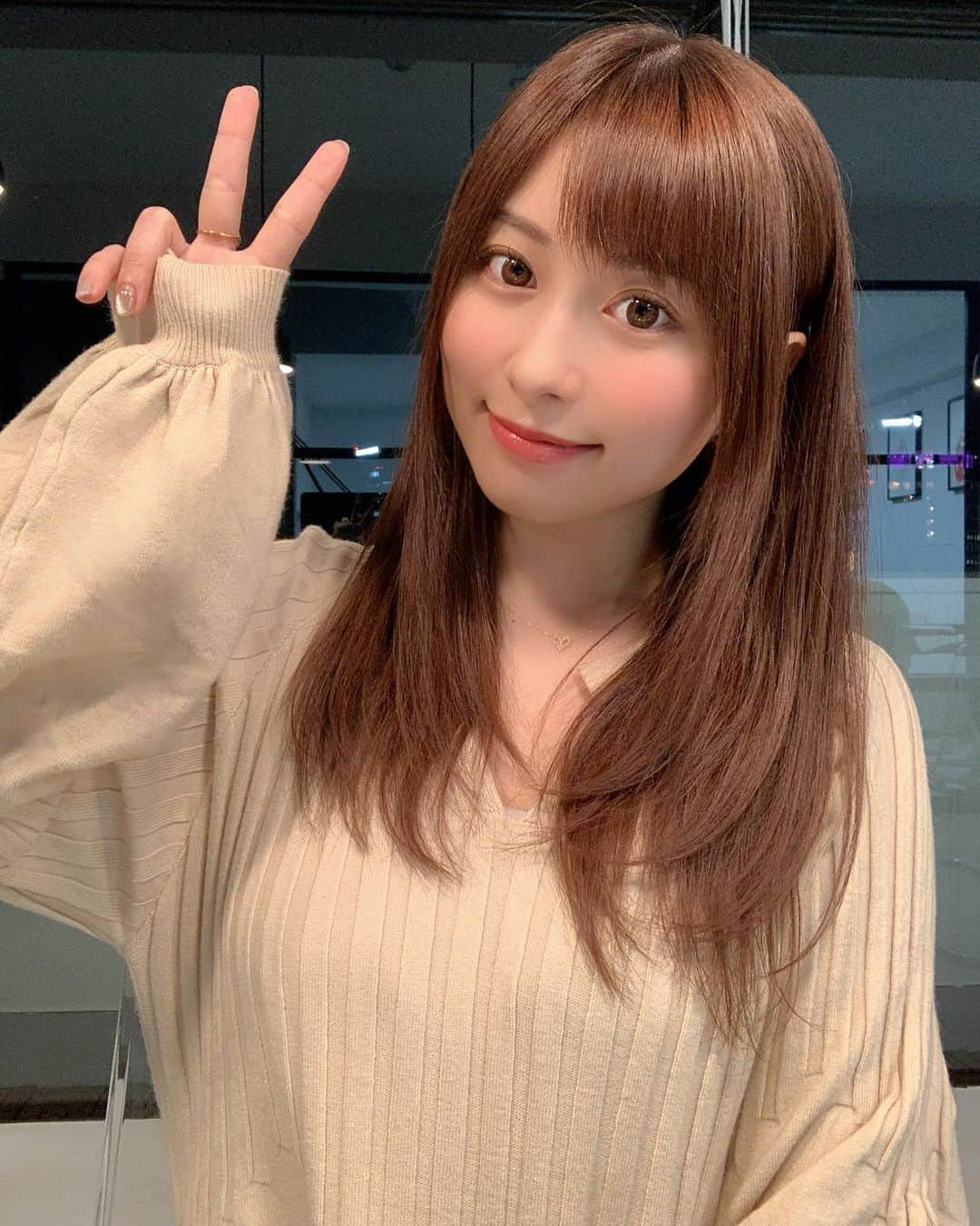 成瀬心美さんのインスタグラム写真 - (成瀬心美Instagram)「💜💛 . . 土日の オンラインサイン会 ありがとうございました！ . . 今回は会えずに テレビ電話だったけれど 会えなくなってから どれくらいが経ったかな。 . やっぱり一方的に配信して コメントをいただけるのも とても嬉しいのだけれど 顔を見れること 会話ができることの喜びを 強く強く感じられた 2日間でした。 . . みんなの顔を見ると 楽しくて楽しくて つい沢山話したくなってしまいました。 . . 最近あった あんなこともこんなことも 全て吹き飛ばしてくれました みんなありがとう。 本当嬉しいです！ . パワーがみなぎりました！！ . . 皆もそうだと良いなぁ✨ . . カレンダーはこれからも 発売は続きますのでどうぞ よろしくお願いします☺️ https://twjbooks.stores.jp/items/5f9e78b2da019c484b1f25df . . 今日はFANZAさんの ライブチャットにお邪魔します。 22時からですので よかったらお話に来てくださいね☺️  https://www.dmm.co.jp/live/chat/-/event-room/=/character_id=854545/event=6527/ . . #calendar #event #online #dmm #fanza」11月2日 19時30分 - coco3ndazo