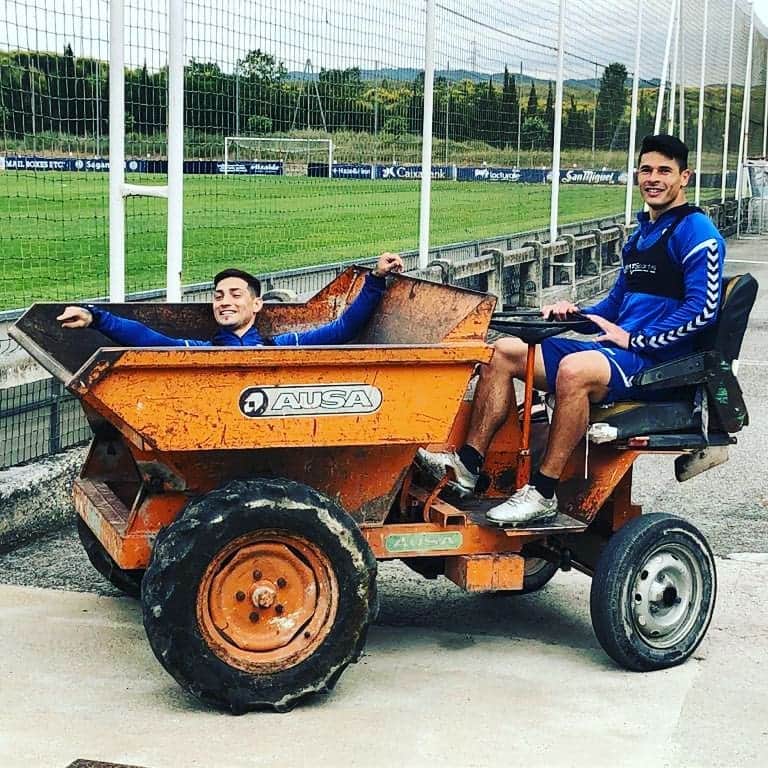 ファクンド・ロンカリアのインスタグラム：「Tranquilo wachin si estas cansado yo te llevo 😉」