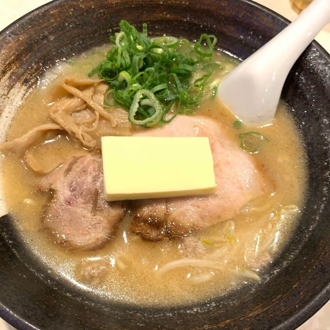 のインスタグラム：「やっぱ味噌バターでしょ！  #どさんこ  #博多でサッポロラーメン」